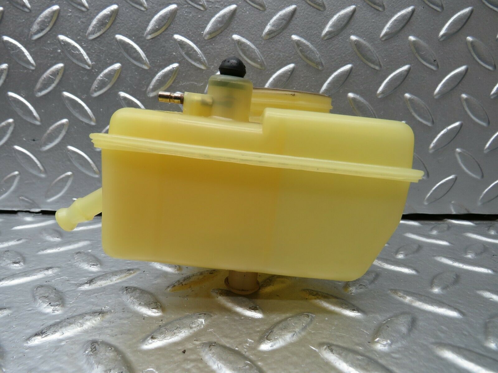 23064 Mercedes-Benz C123 230CE Coupe Brake Fluid Reservoir Tank Without Cap