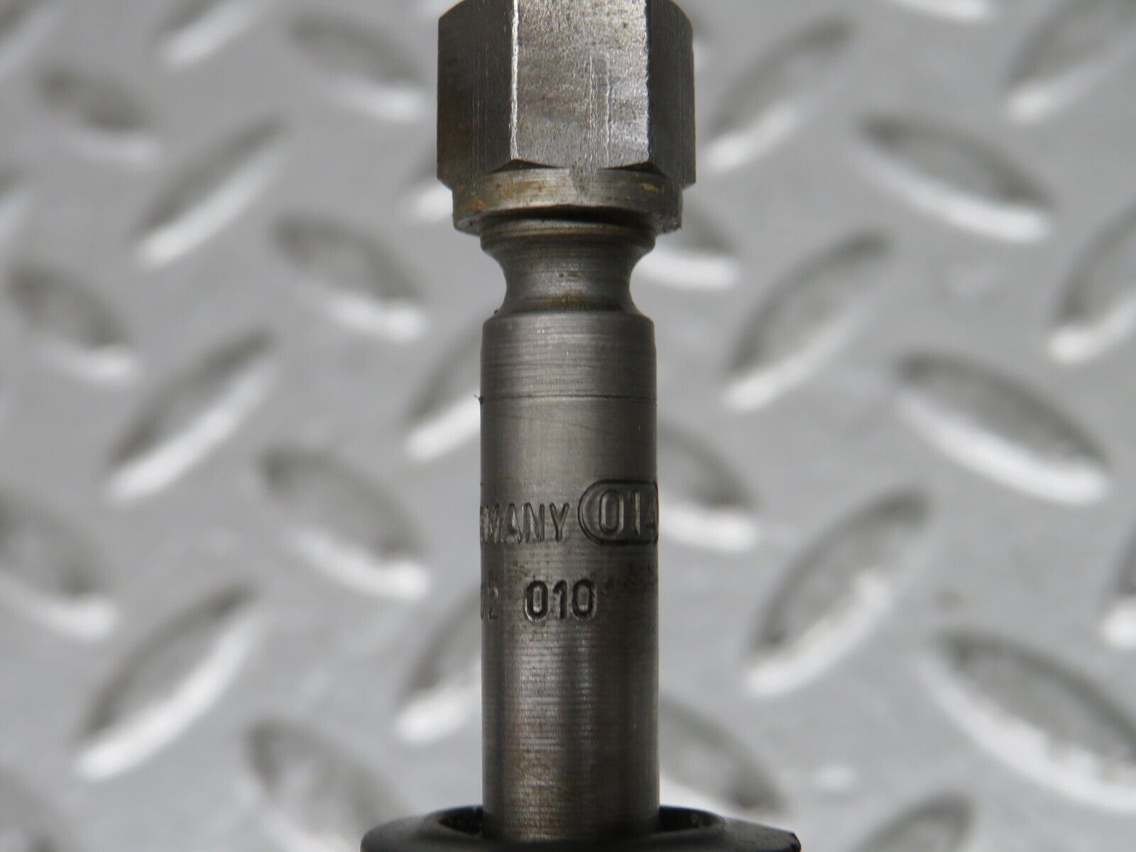 28663 Mercedes-Benz W123 230E Fuel Injector Bosch 0437502010