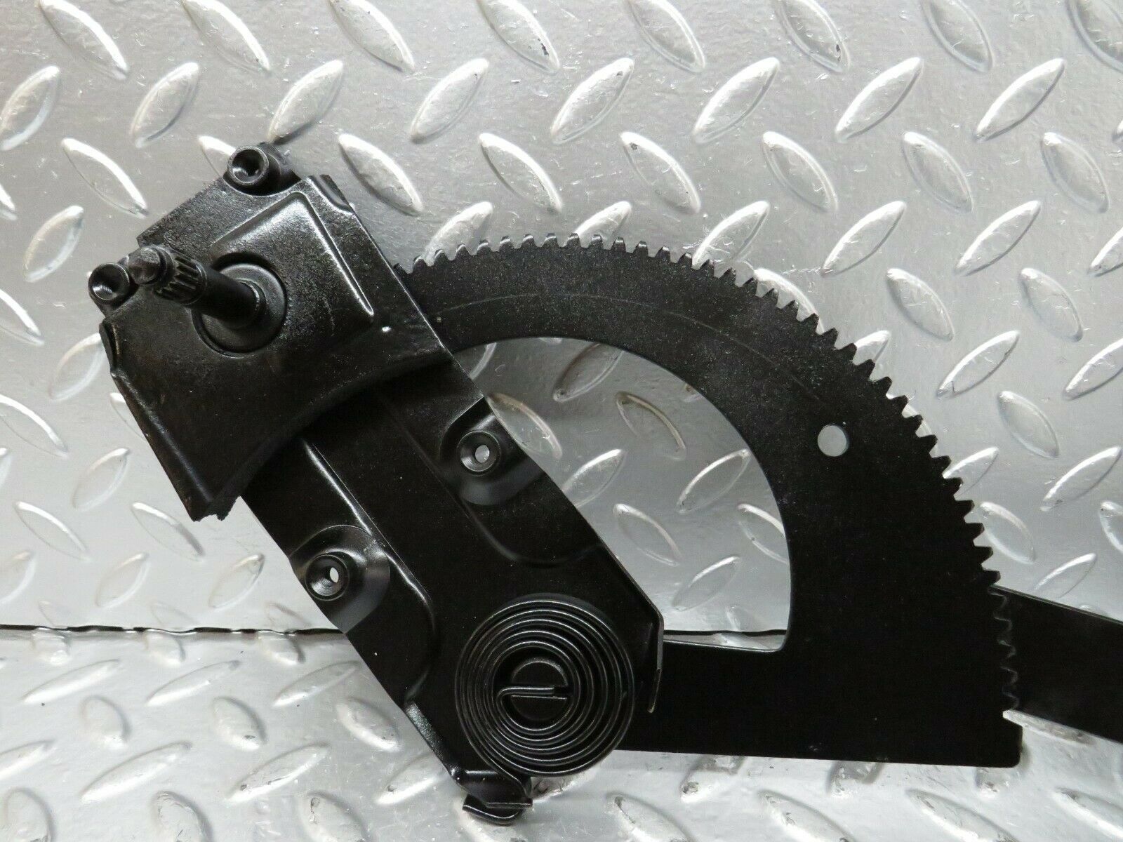 23821 Mercedes-Benz C107 450SLC Rear Right Manual Window Regulator 1076730203