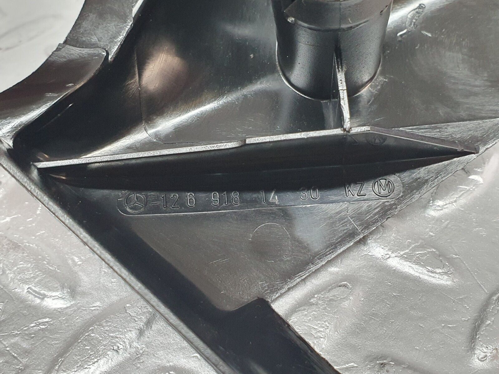 40787 Mercedes-Benz W126 Front Right Seat Cover Trim Black 1269181430