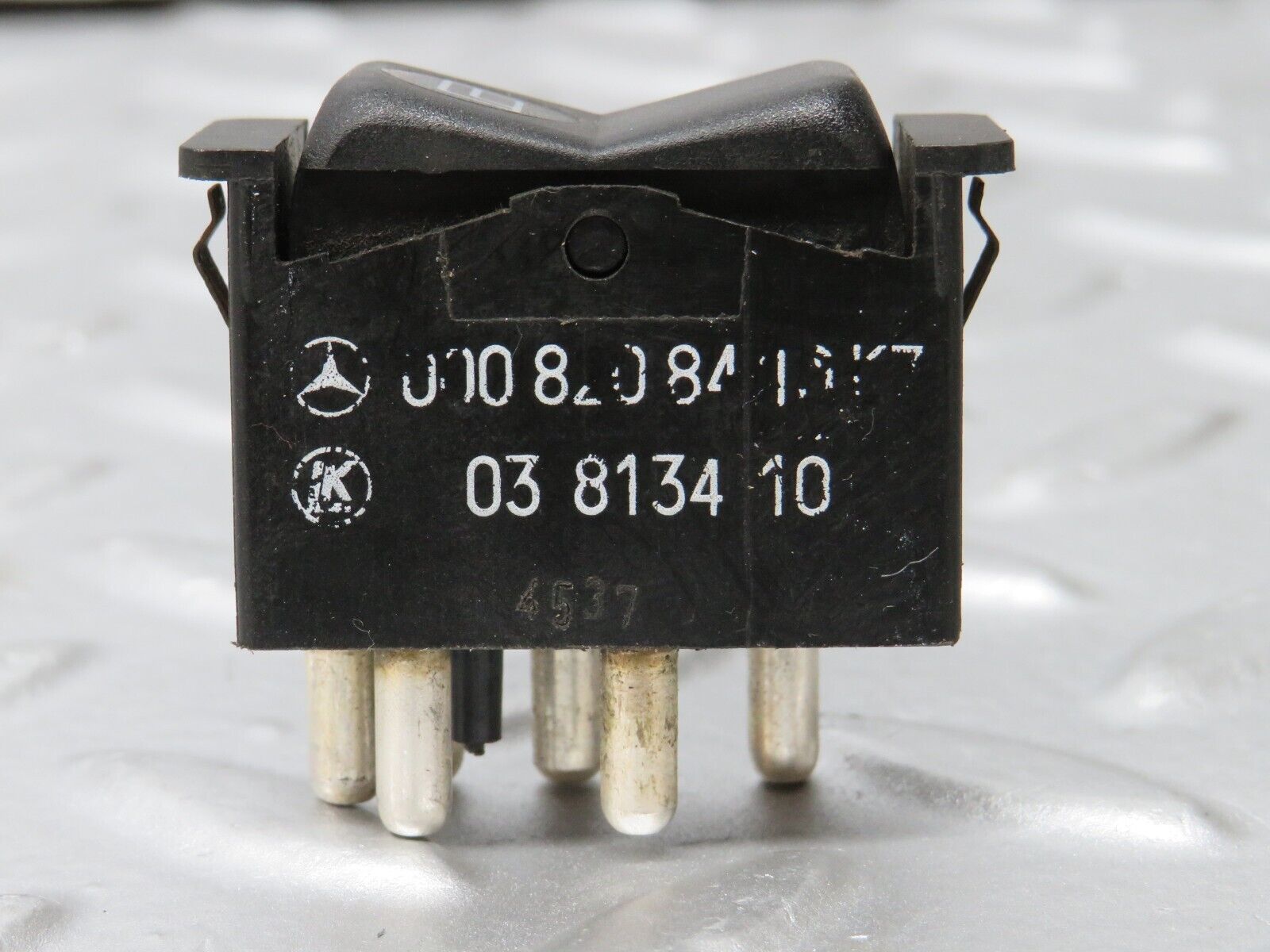 32209 Mercedes-Benz W123 230E Rear Right Electric Window Switch 0008208410