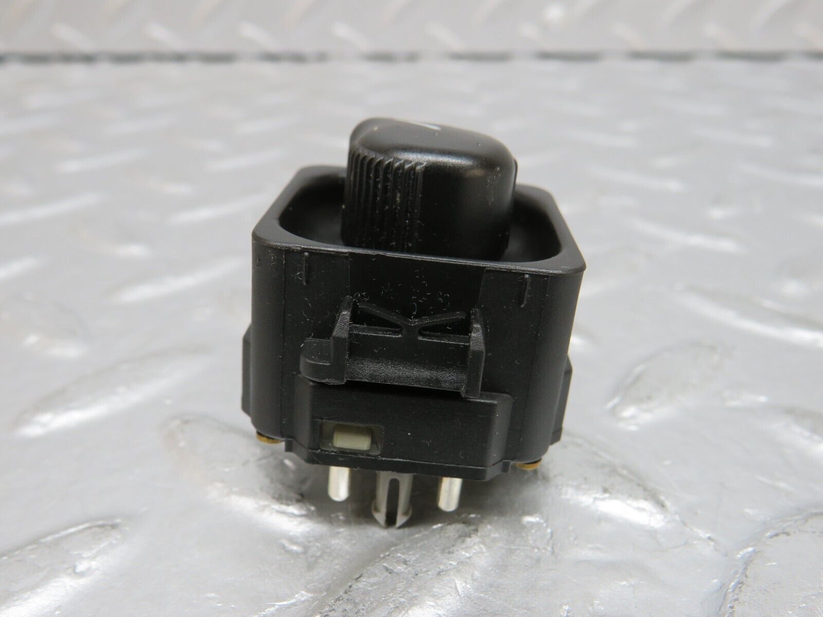 38090 Mercedes-Benz A124 320E Electric Mirror Adjust Switch 1298200610