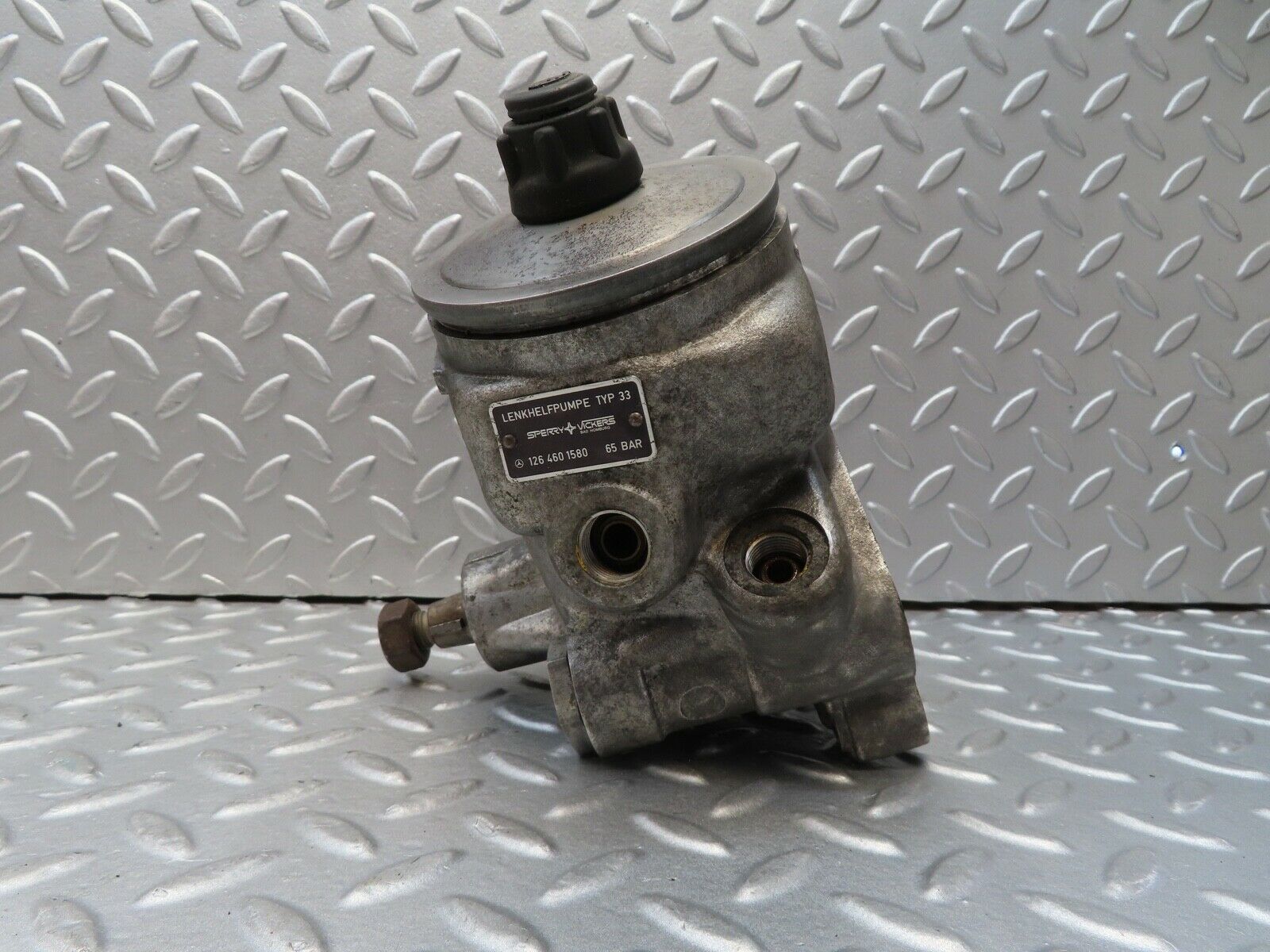 17028 Mercedes-Benz C123 280CE Coupe Power Steering Pump 1264601580