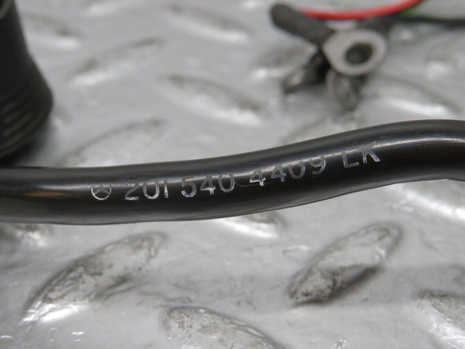 30881 Mercedes-Benz W201 190E 2.0L Ignition Control Unit Cable 2015404409 09961820