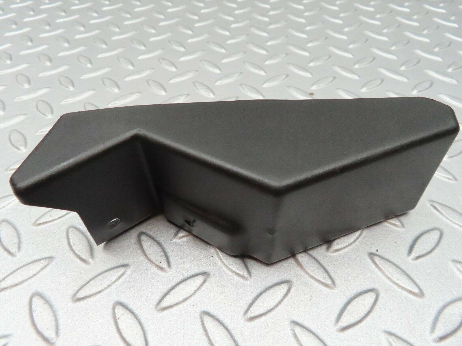 3776 Mercedes-Benz S123 200T Wagon Cover 1235460381