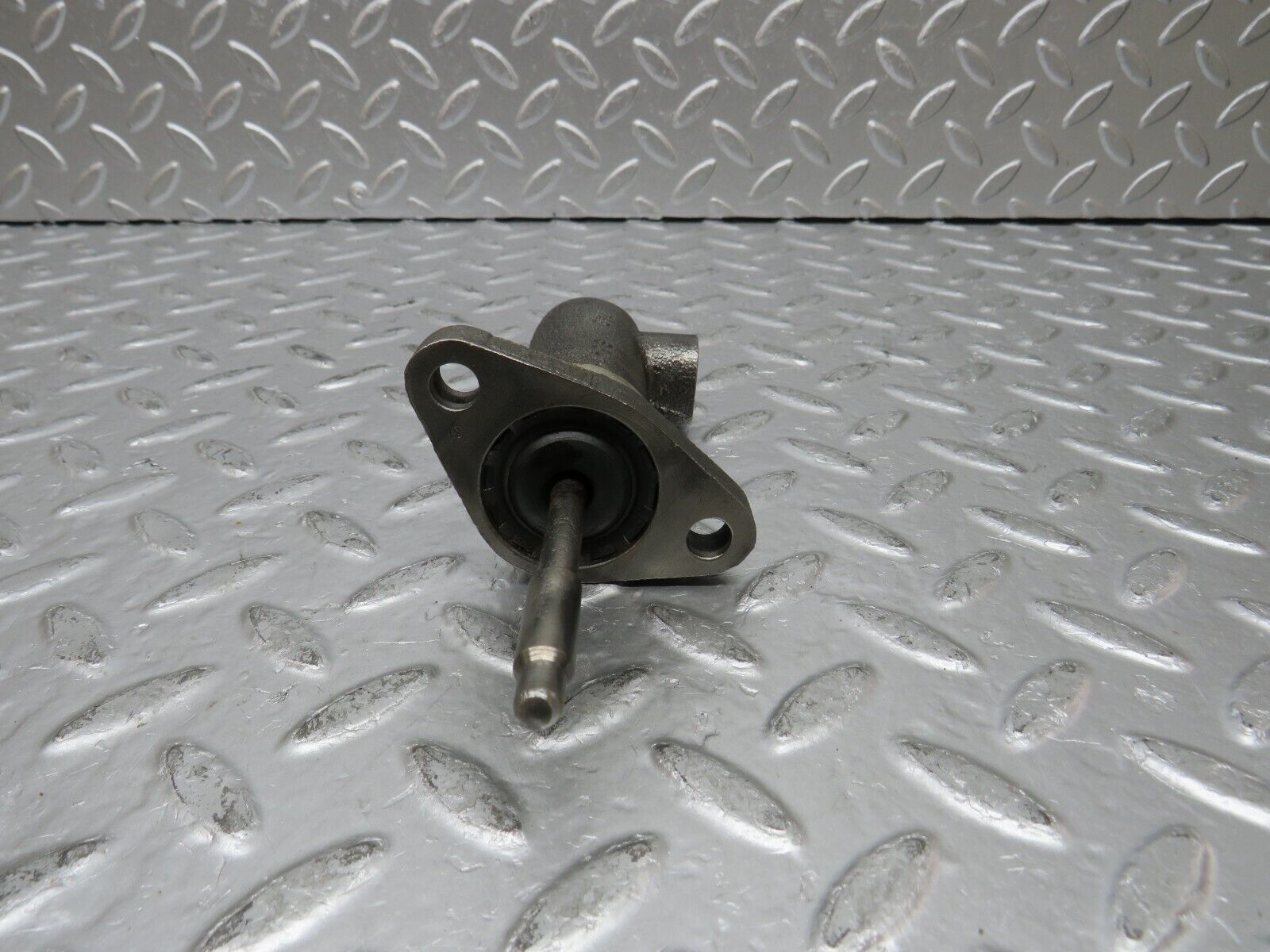 30615 Mercedes-Benz W201 190E 2.0L Clutch Slave Cylinder Fag 2012900011