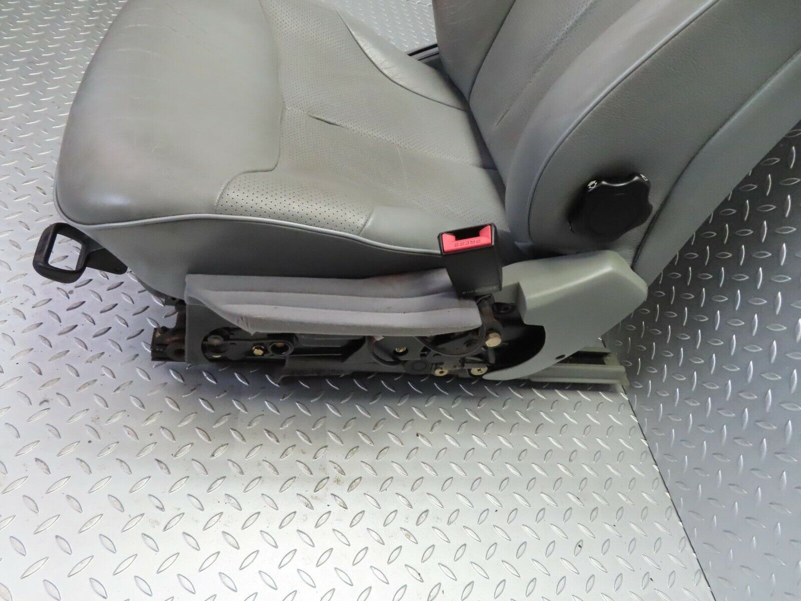 15123 Mercedes-Benz W140 S320 Front Right Seat Leather Grey 1409100250