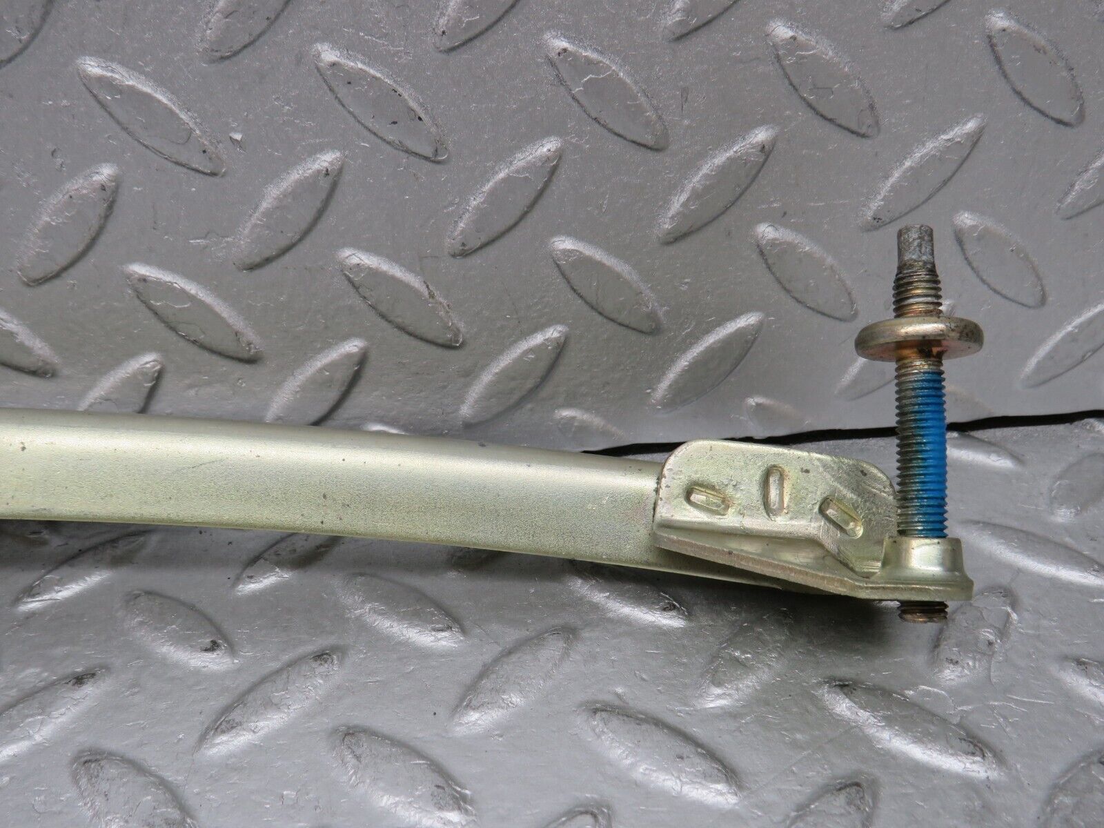 37799 Mercedes-Benz A124 320E Cabriolet Front Right Window Channel