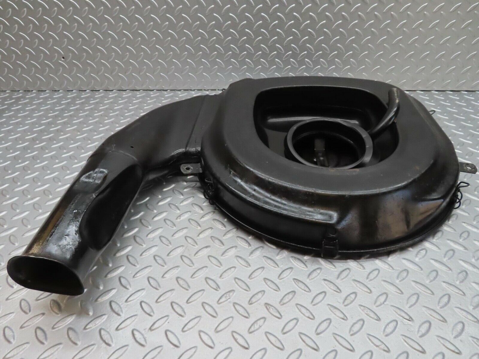 14190 Mercedes-Benz W116 350SE Air Filter Box Housing 0080948902