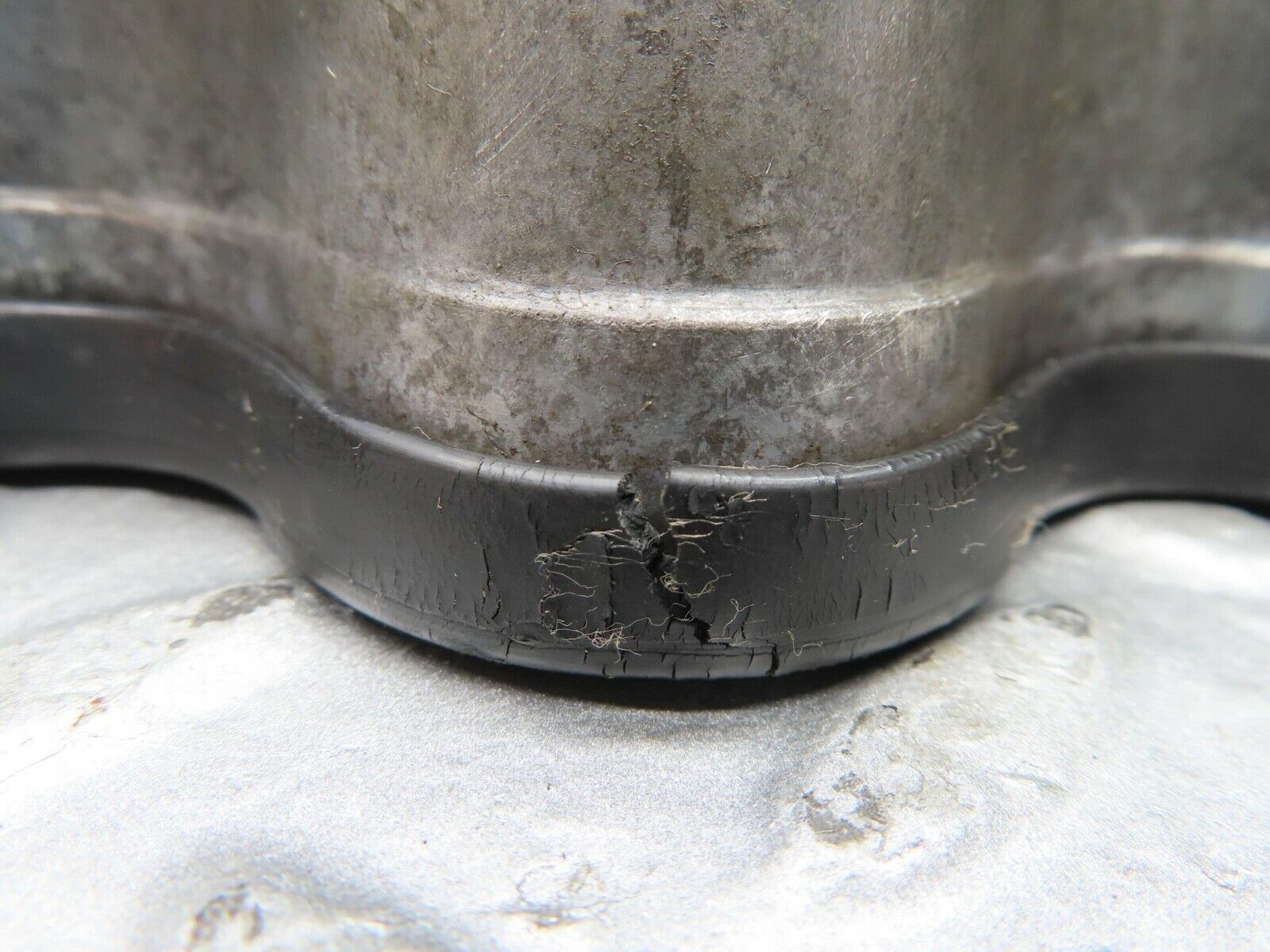 16730 Mercedes-Benz C107 380SLC Cylinder Head Valve Cover Right 1170160105