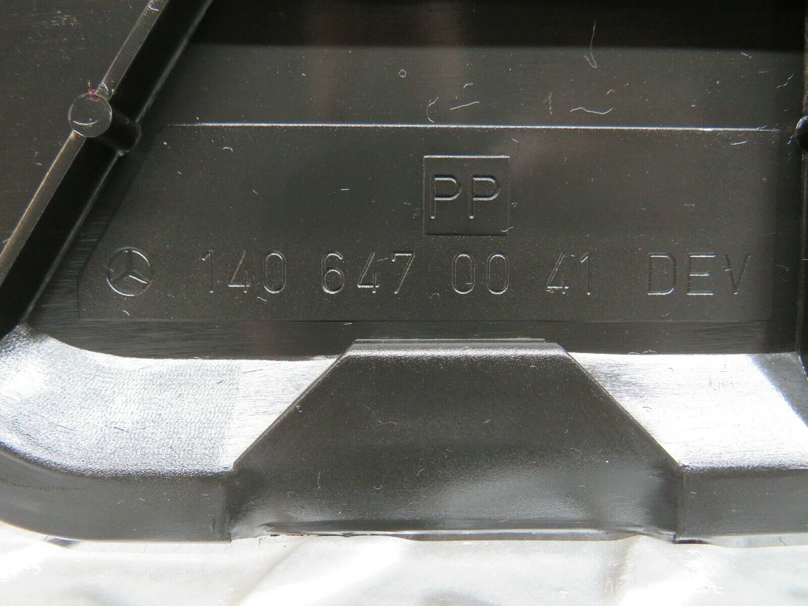 24598 Mercedes-Benz W140 S320 Trunk Boot Lid Cover 1406470041