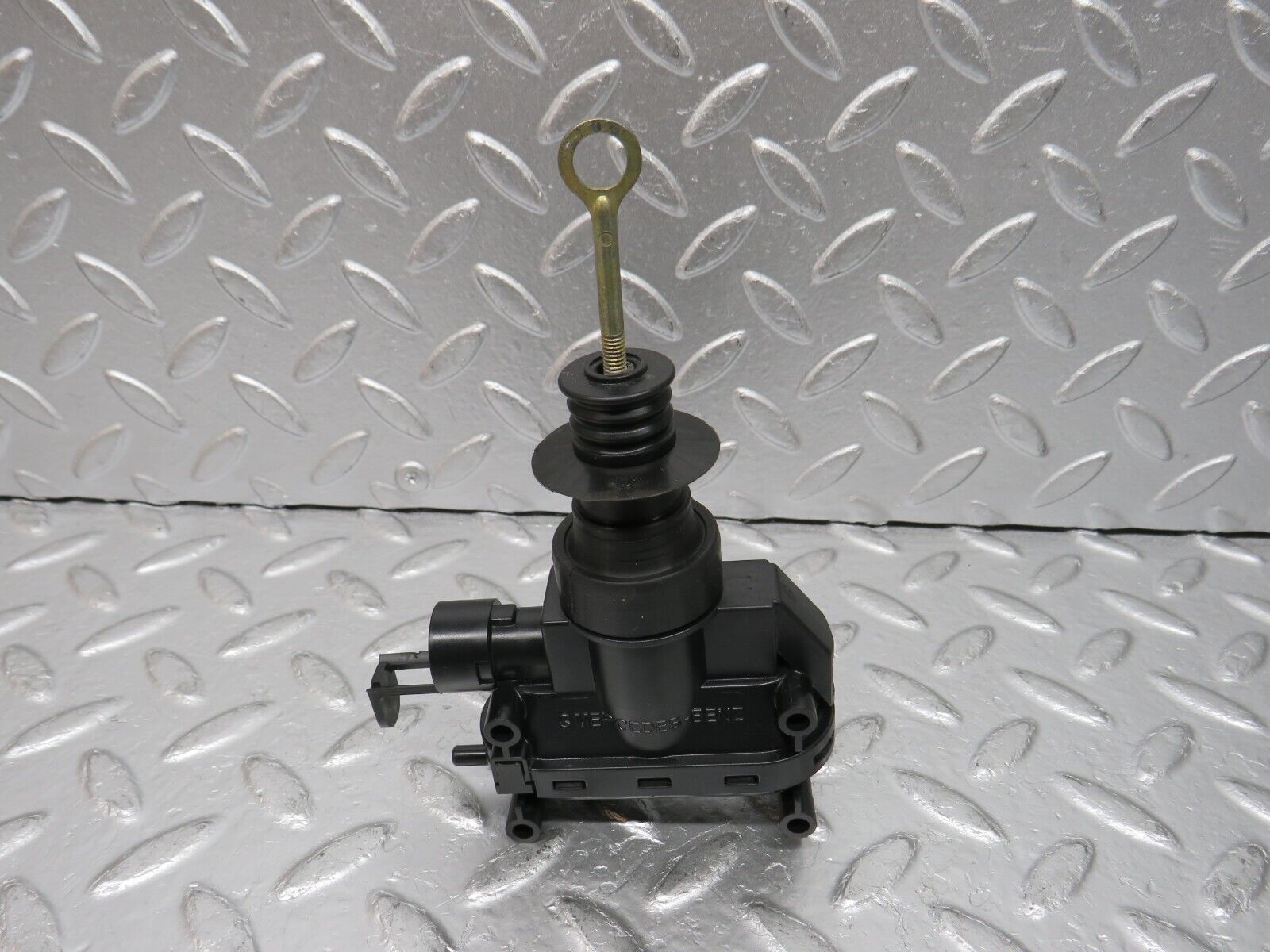 32447 Mercedes-Benz S124 300TE Wagon Door Lock Vacuum Actuator Front Left