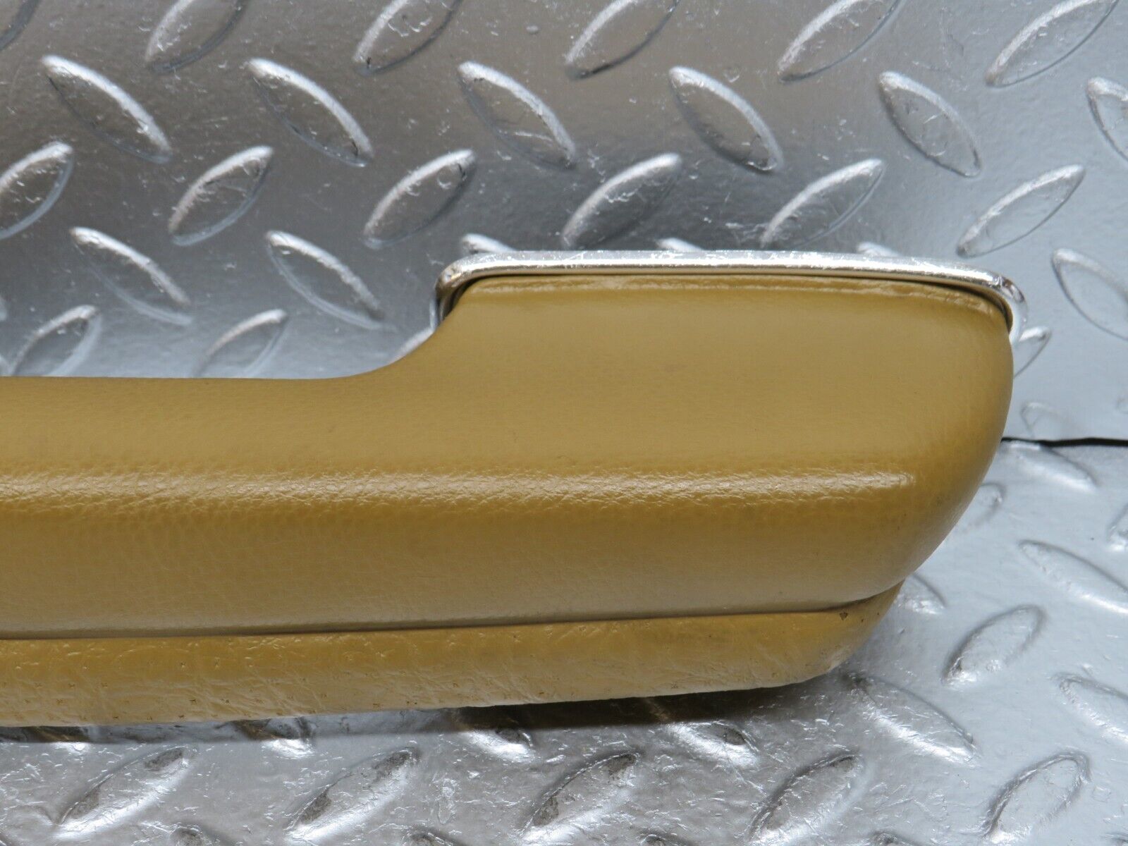 0652 Mercedes-Benz C107 350SLC Coupe Interior Door Handle Right