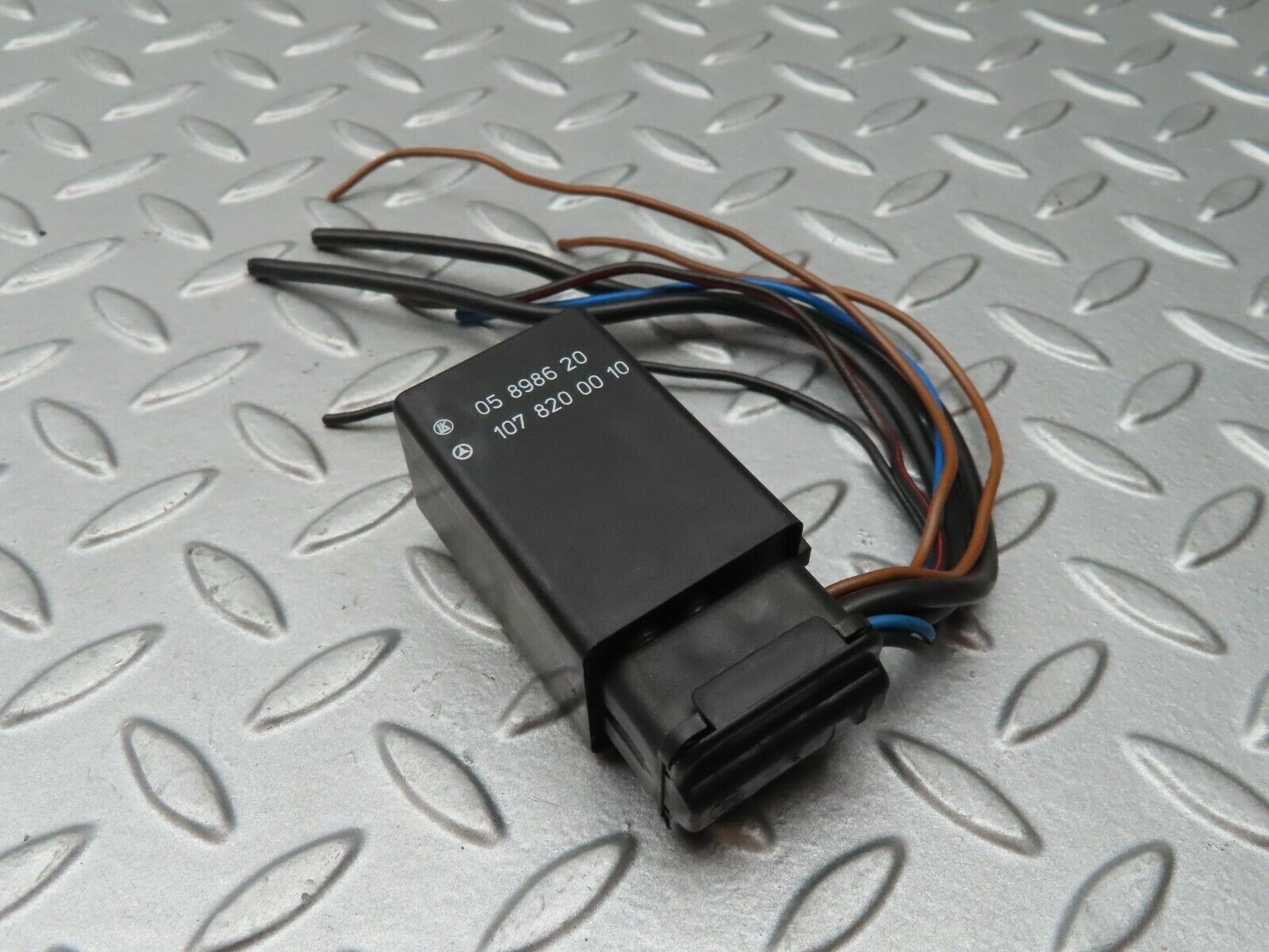 4191 Mercedes-Benz S123 200T Wagon Rear Heated Window Relay 1078200010