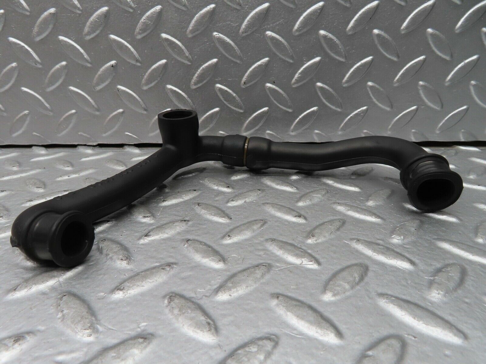 21219 Mercedes-Benz W123 230E Air Intake Pipe 1020941682