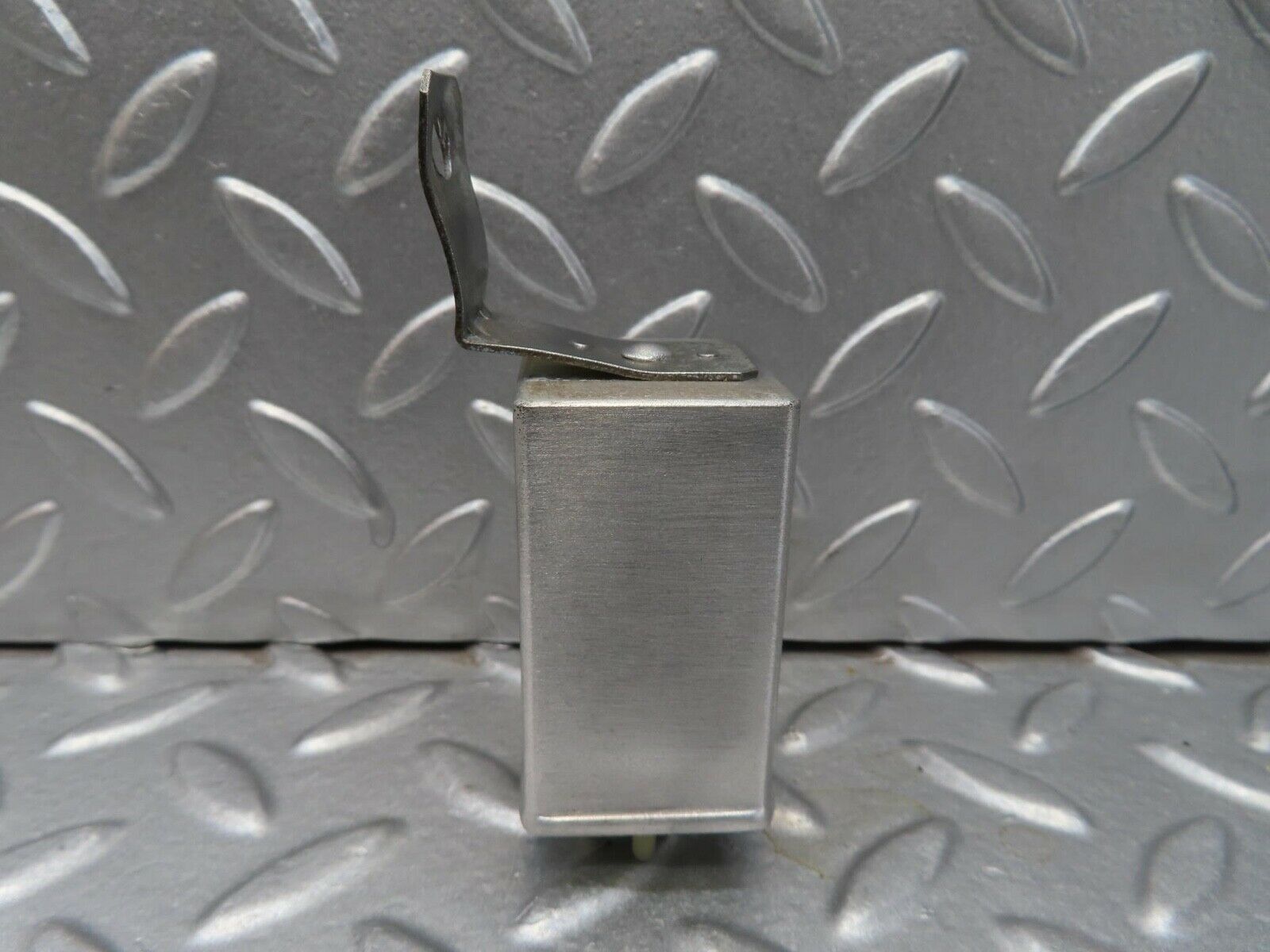 14018 Mercedes-Benz C107 280SLC Rear Heated Window Relay 1078200010