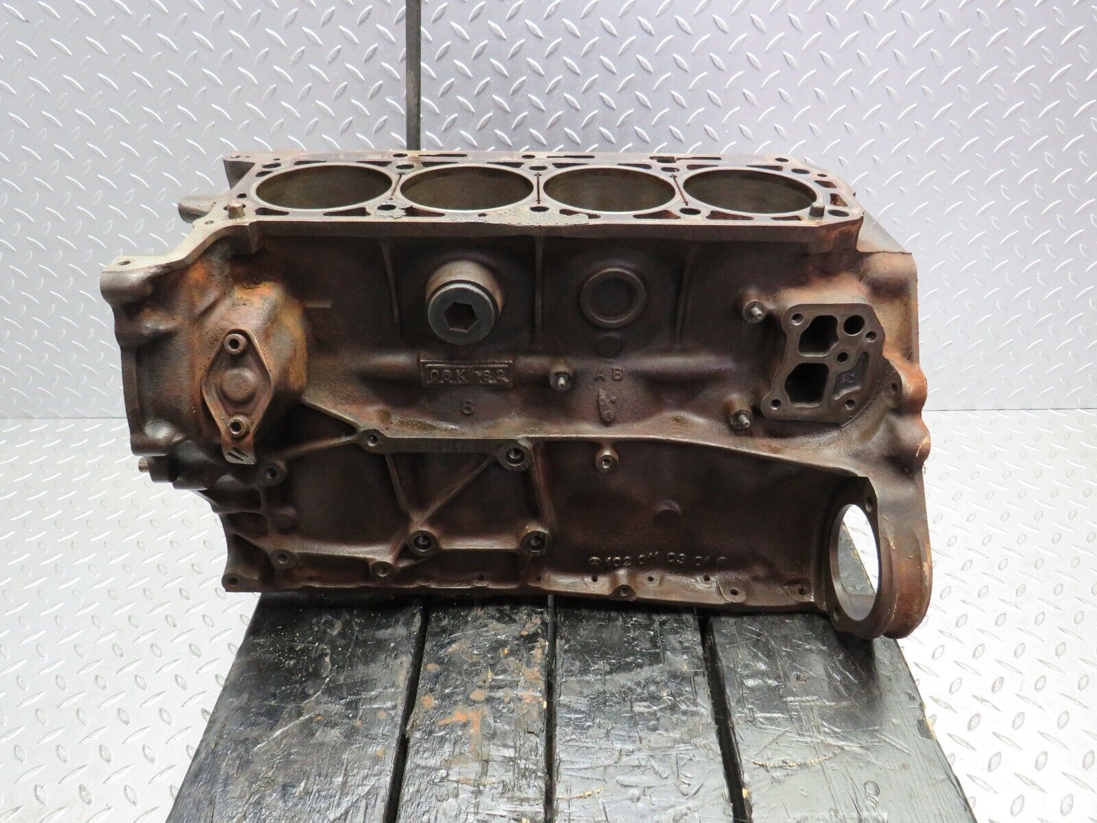 29957 Mercedes-Benz W123 230E Engine Block 1020110301 M102.980