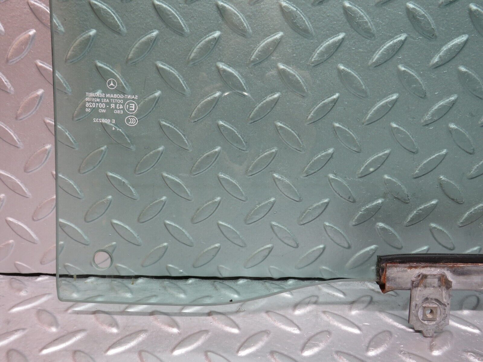 38229 Mercedes-Benz R129 280SL Coupe Right Door Window Glass