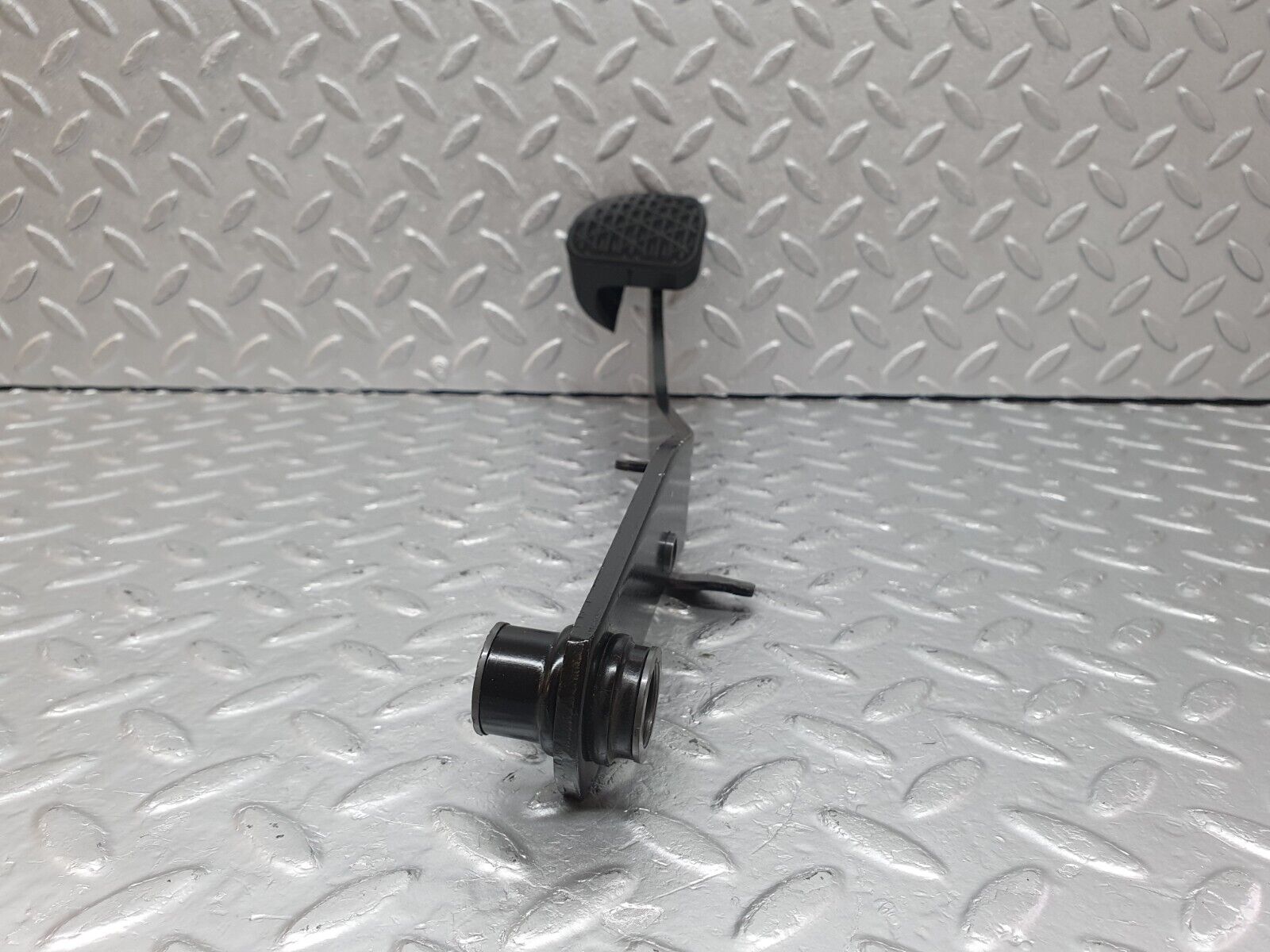 41457 Mercedes-Benz W124 200E Brake Pedal With Rubber 2012920082