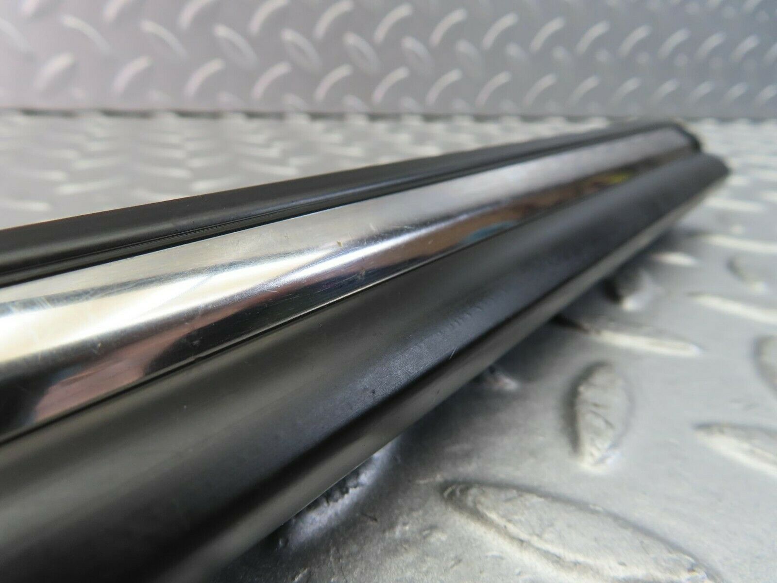 10293 Mercedes-Benz W116 Front Left Door Centre Moulding Trim