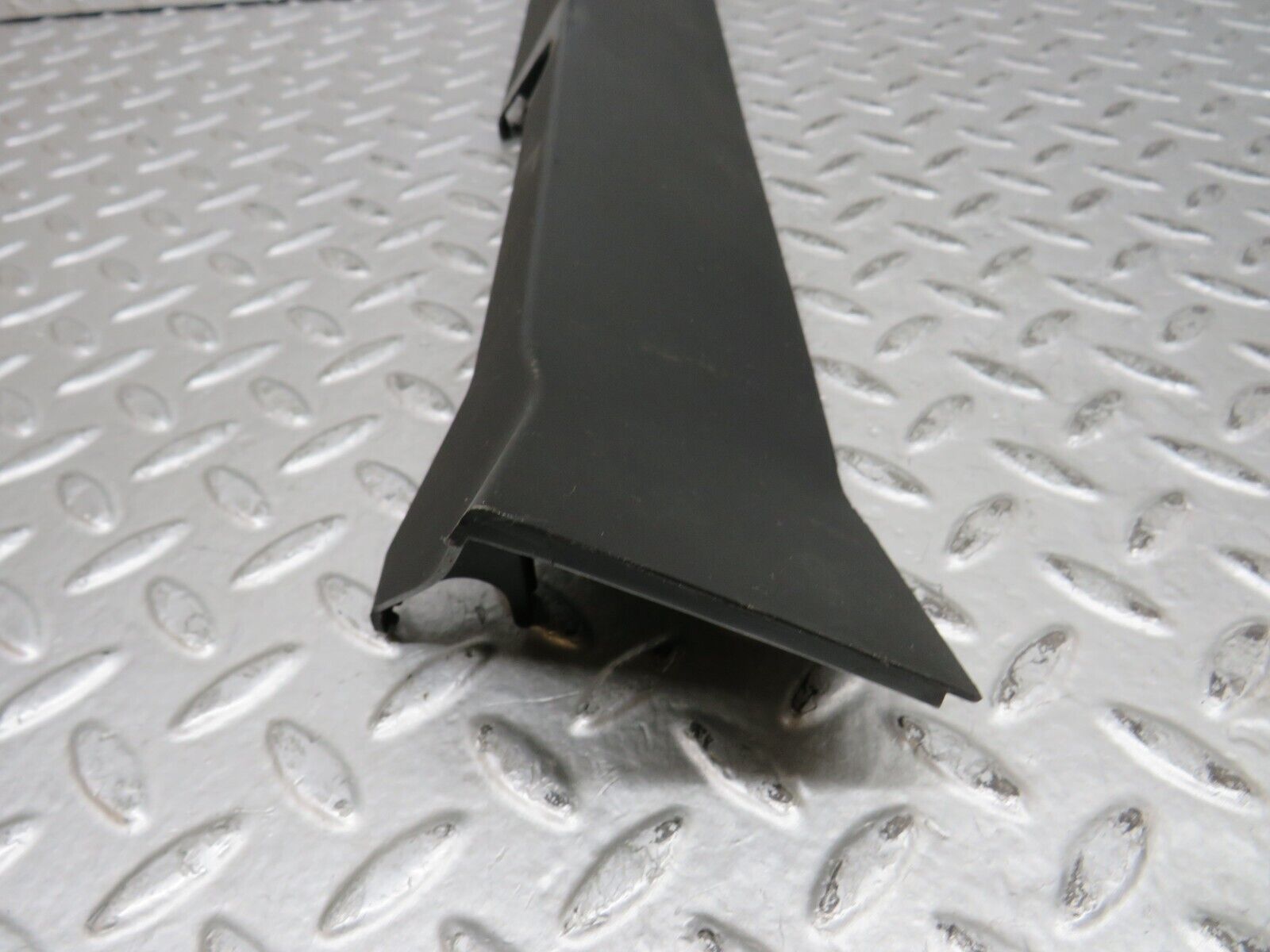 29005 Mercedes-Benz C124 320CE Coupe Ignition Wire Cover 1041590325