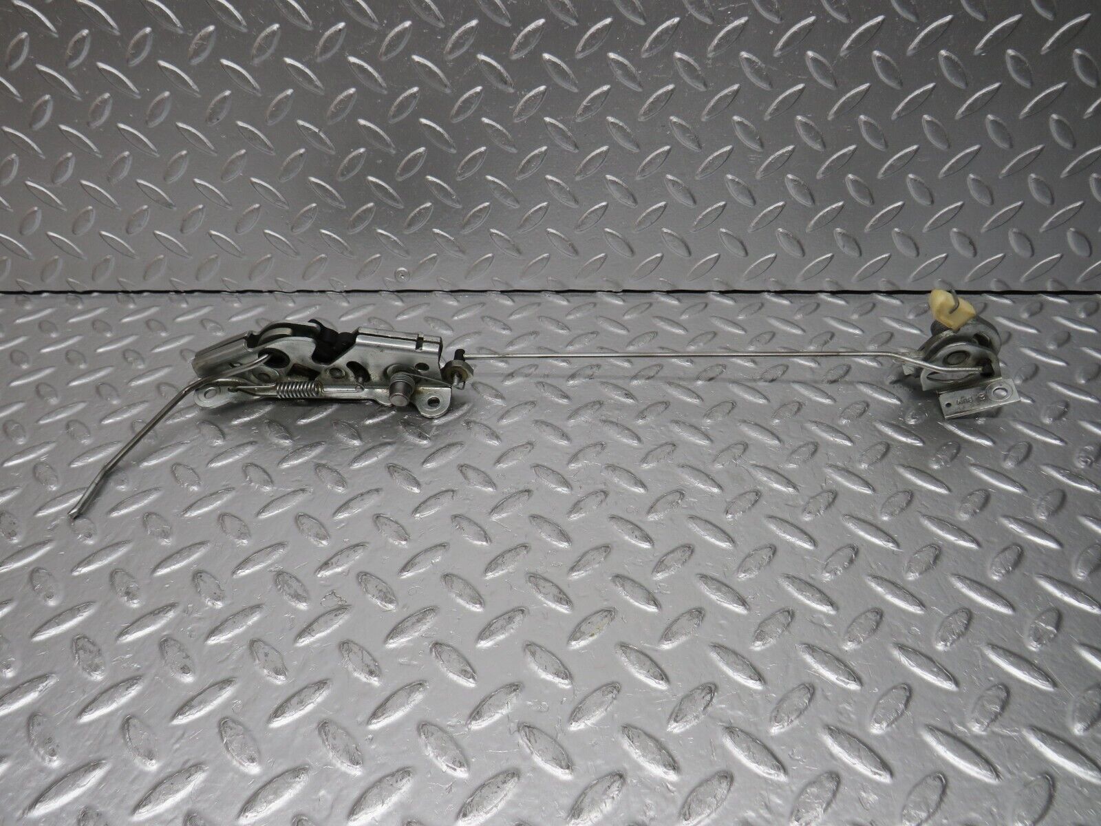 31408 Mercedes-Benz S124 220TE Wagon Rear Right Seat Bench Locking Mechanism