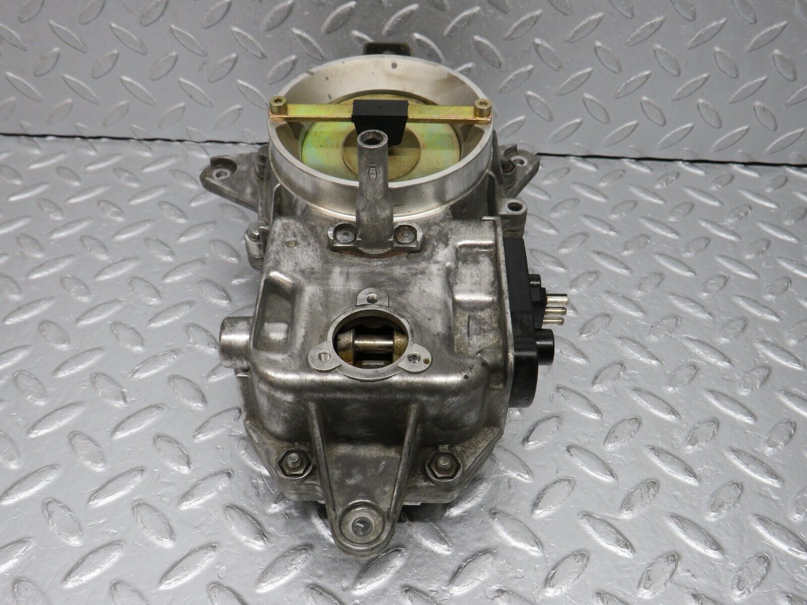 38812 Mercedes-Benz W201 190E 2.6L Air Flow Mass Meter Sensor Bosch 1031410090 0438121033 1031410345