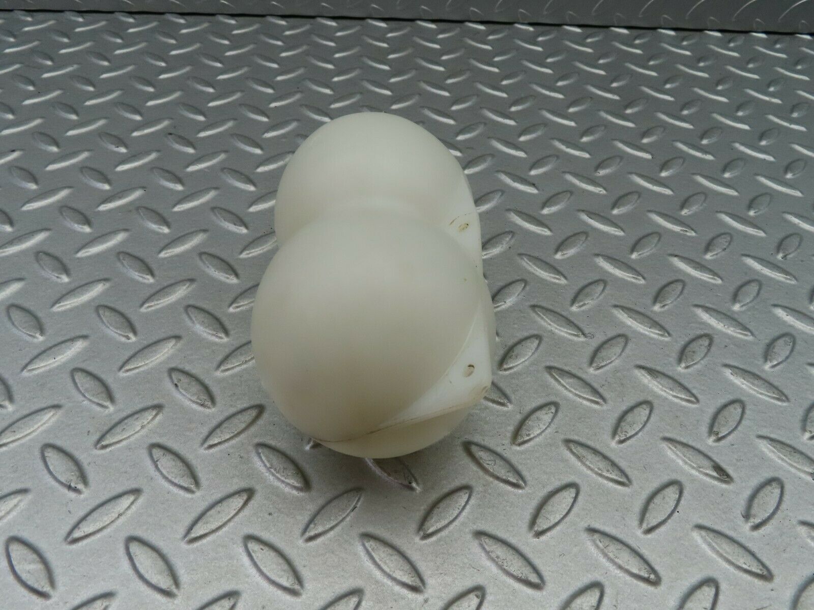 5885 Mercedes-Benz W123 200 Vacuum Reservoir