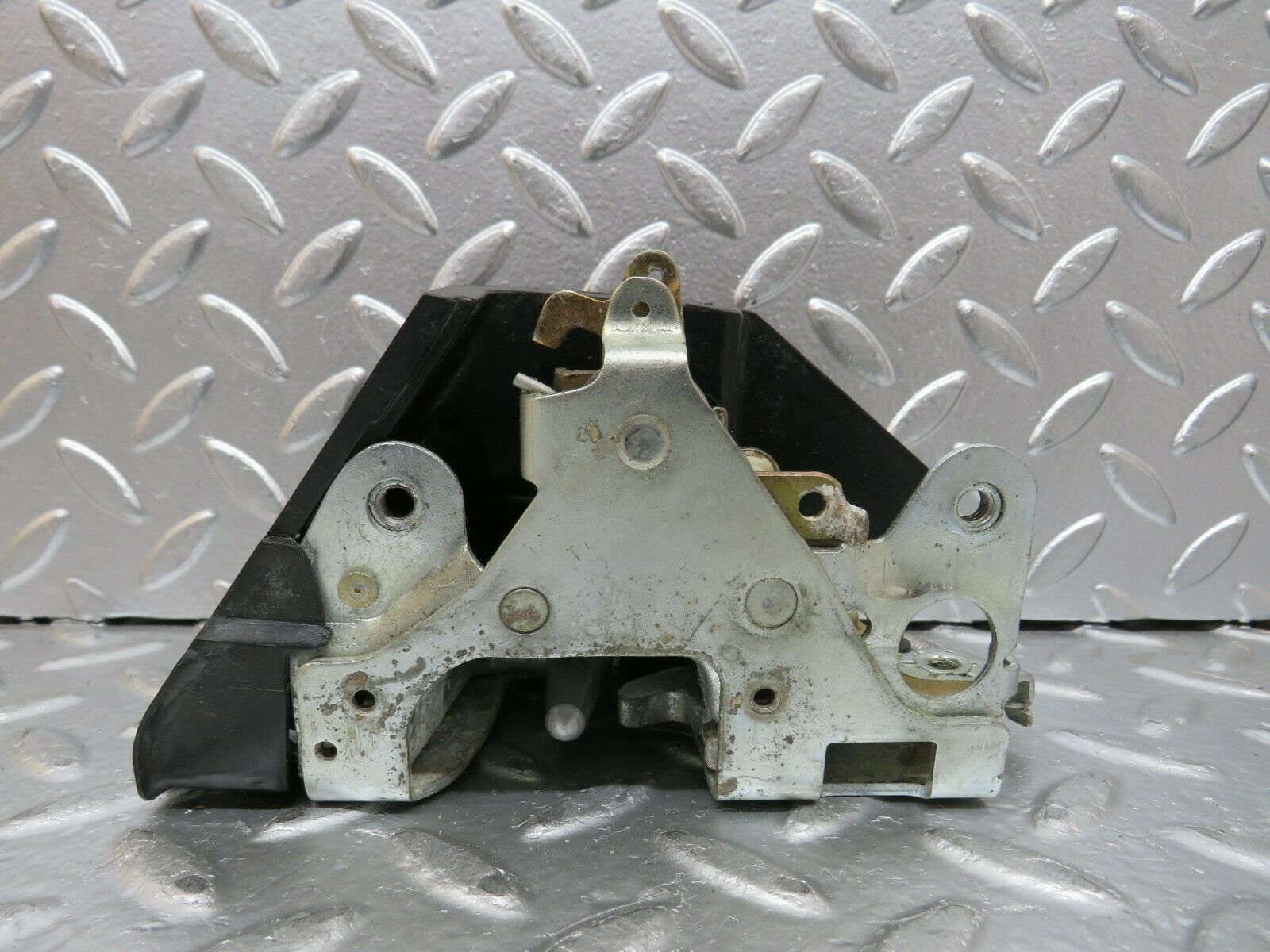 23953 Mercedes-Benz W123 280E Rear Left Door Lock Mechanism 1237330108