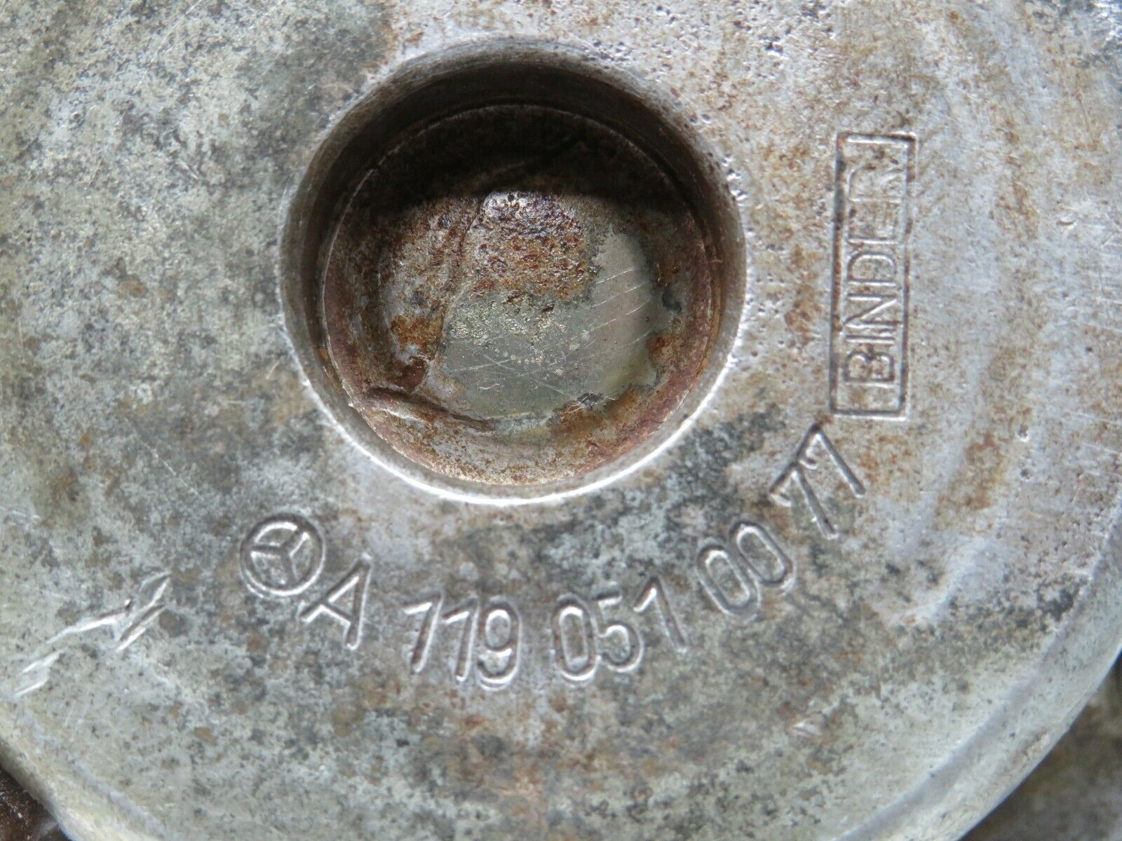 22437 Mercedes-Benz C124 E220 Coupe Camshaft Sensor 1190510177