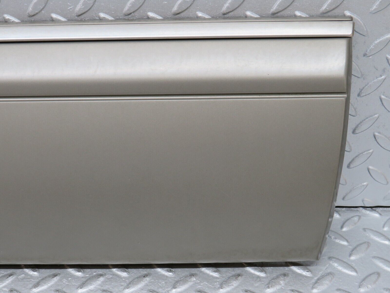 35965 Mercedes-Benz W126 420SE Rear Right Door Moulding Trim 1266904040