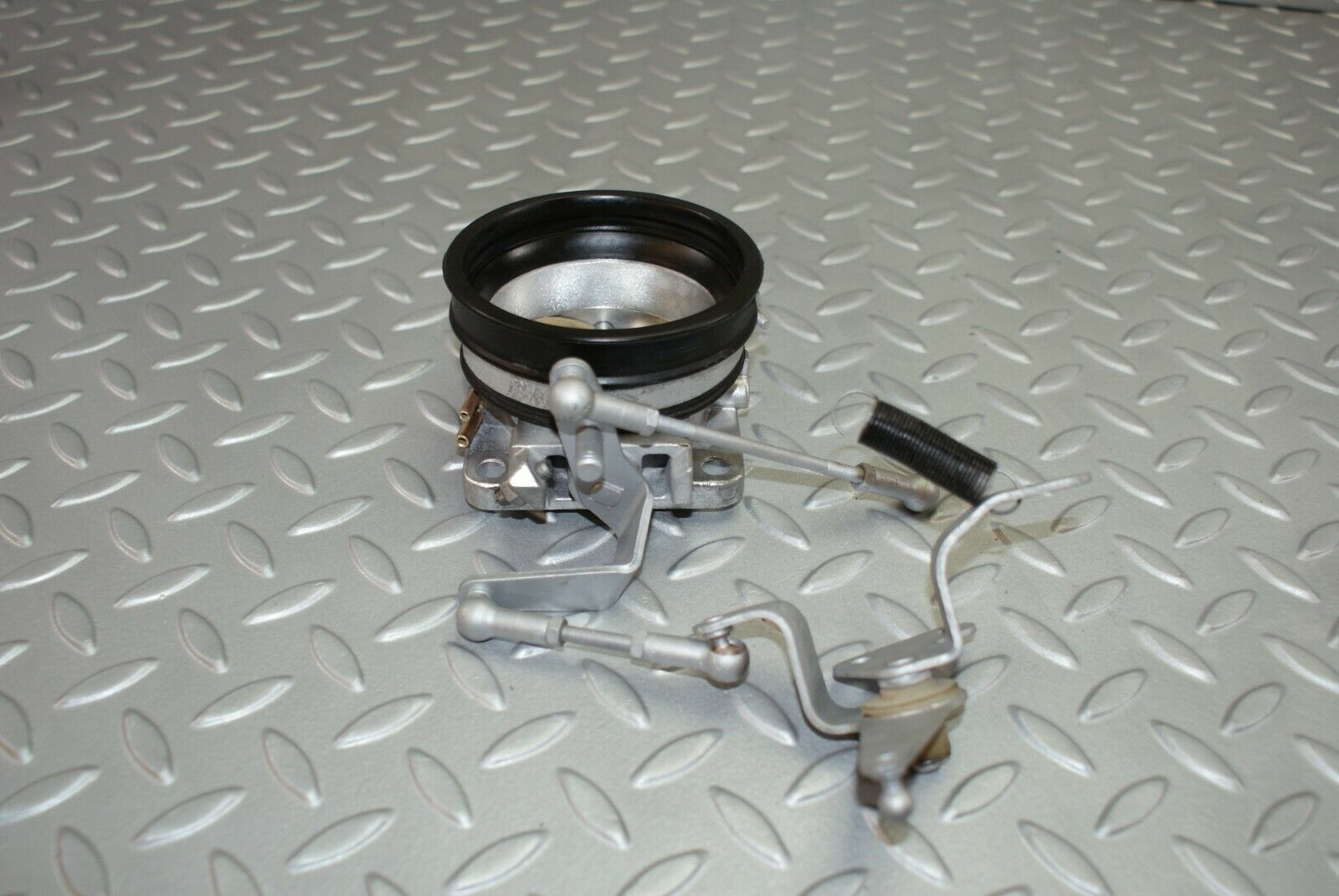 2998 Mercedes-Benz C123 280CE Coupe Throtthle Body Valve & Linkage