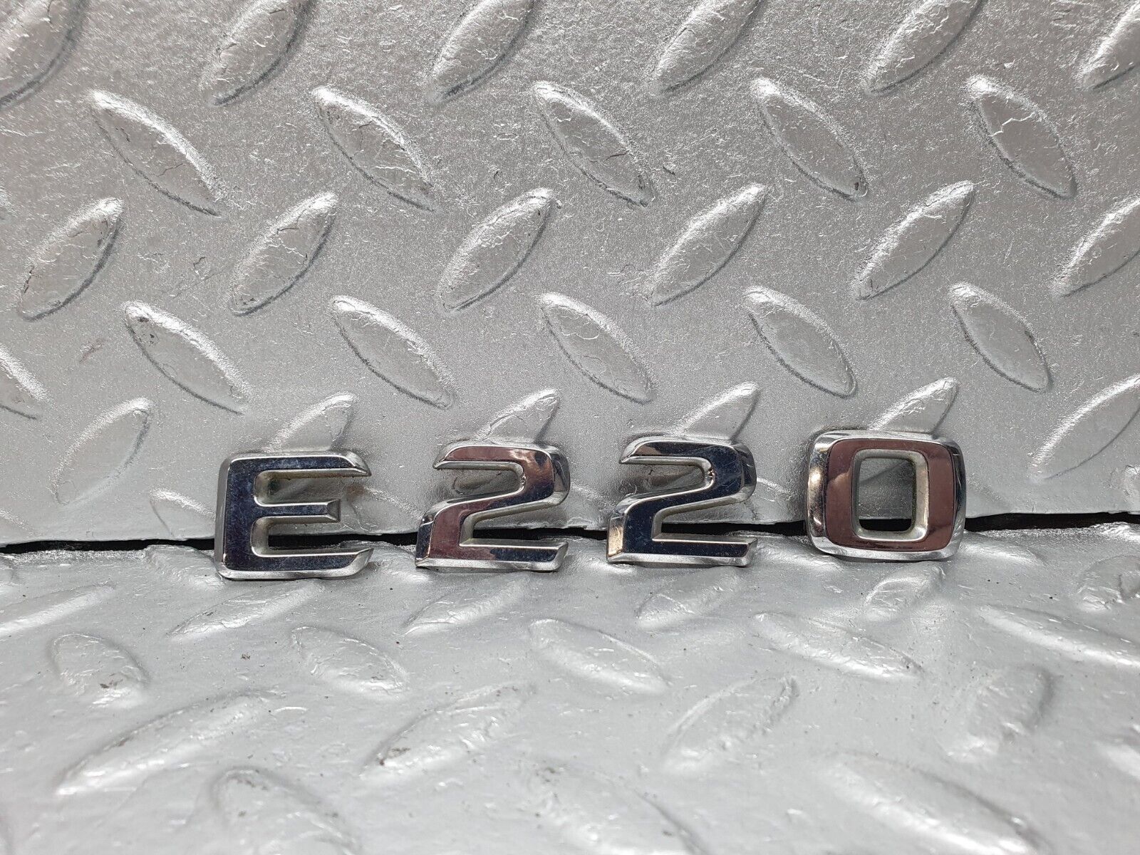 41302 Mercedes-Benz S124 E220 Wagon Trunk Badge Emblem
