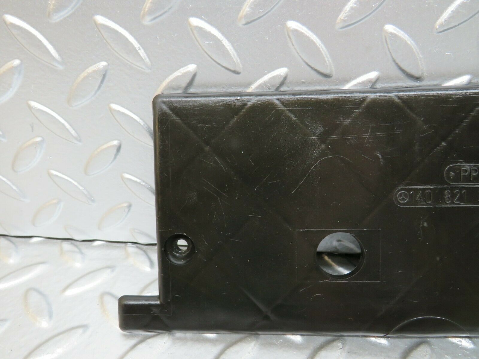 24613 Mercedes-Benz W140 S320 Cable Channel Cover Rear Right 1408210236