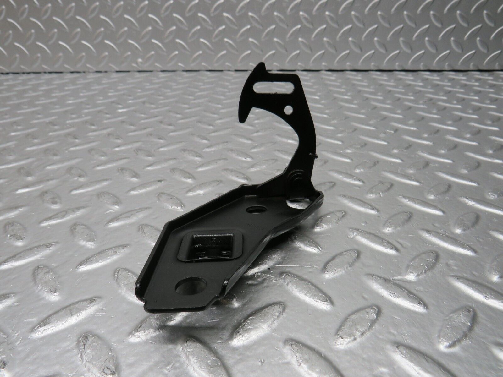 31456 Mercedes-Benz S124 220TE Wagon Bonnet Release Latch 1248800360