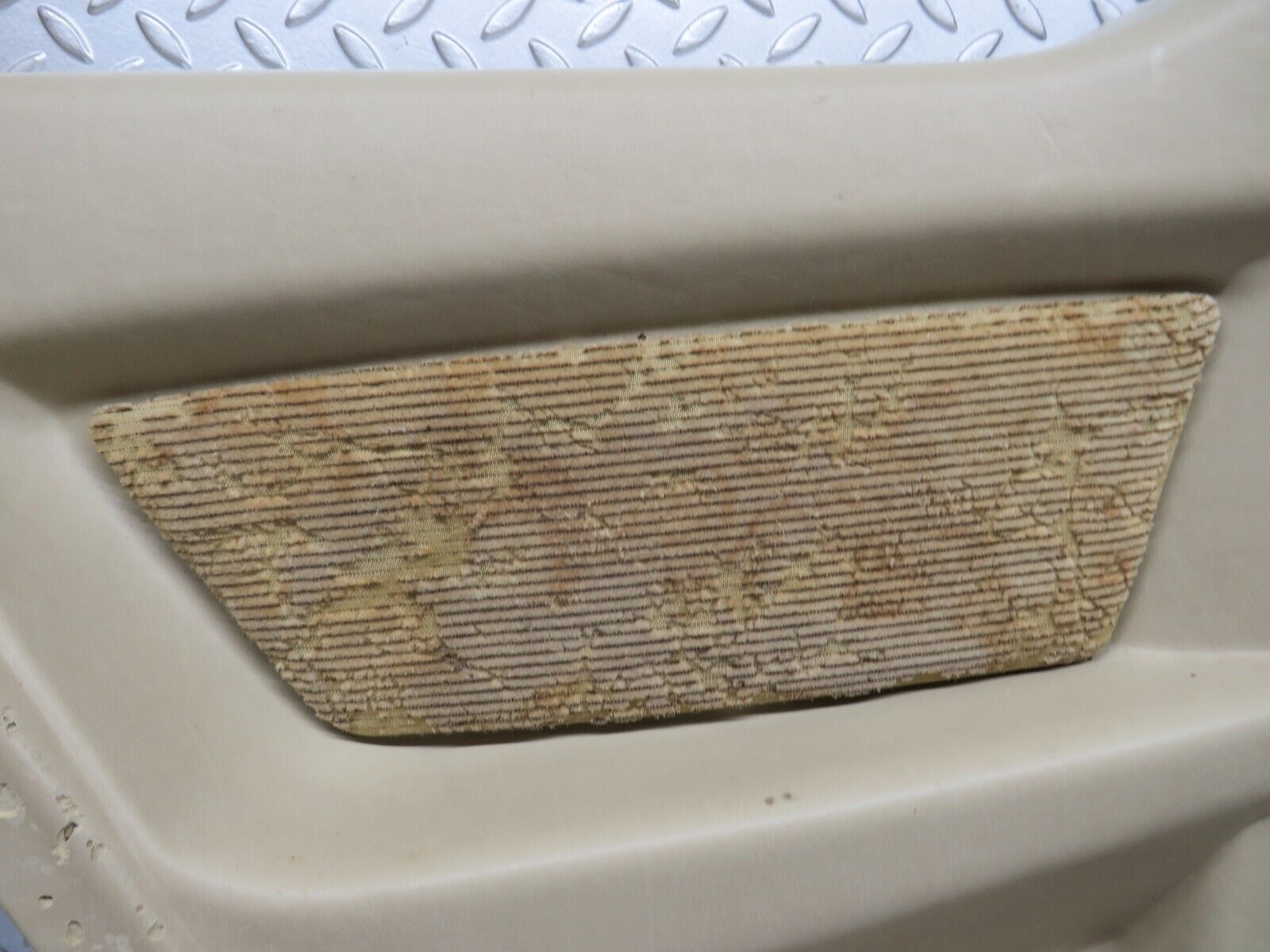 37072 Mercedes-Benz C126 420SEC Coupe Rear Left Card Panel Beige