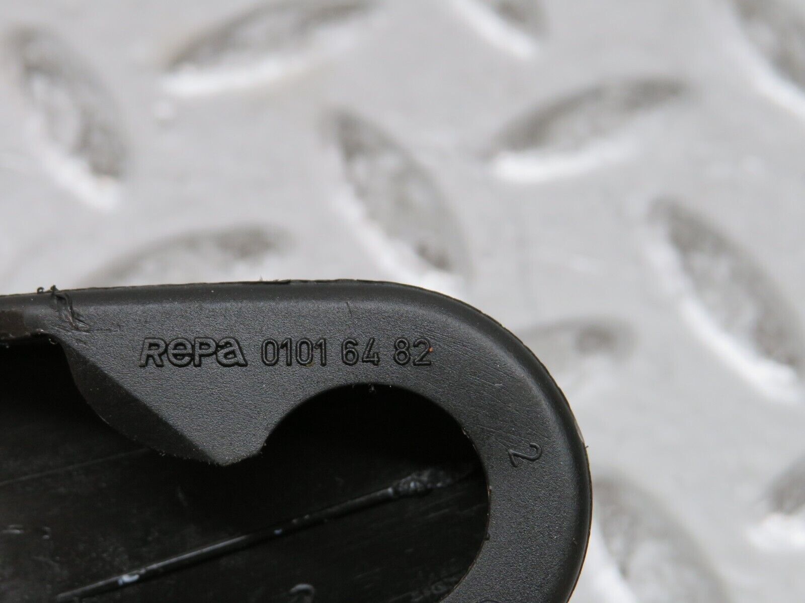 28494 Mercedes-Benz S123 240D Wagon Seat Belt Plastic Cap Pair 0008680430