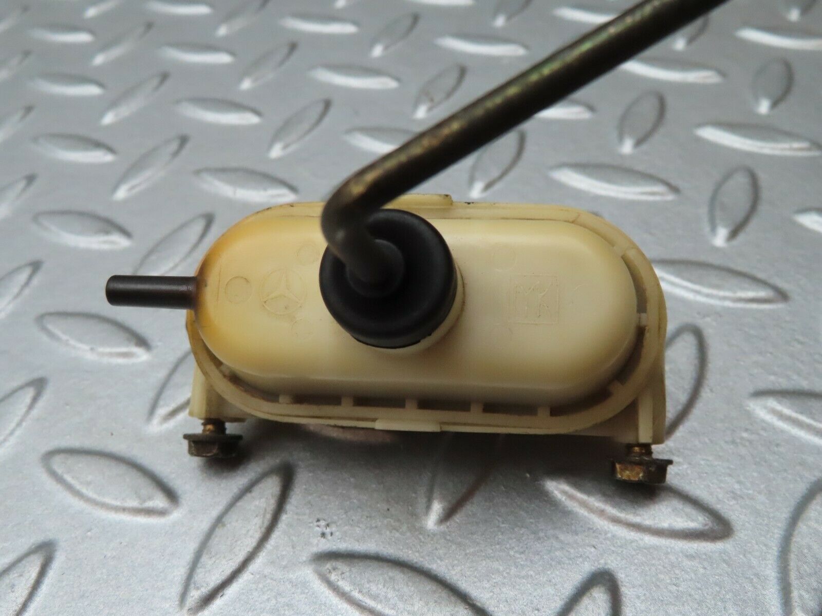 4199 Mercedes-Benz V123 240D LWB Fuel Filler Door Lock Actuator