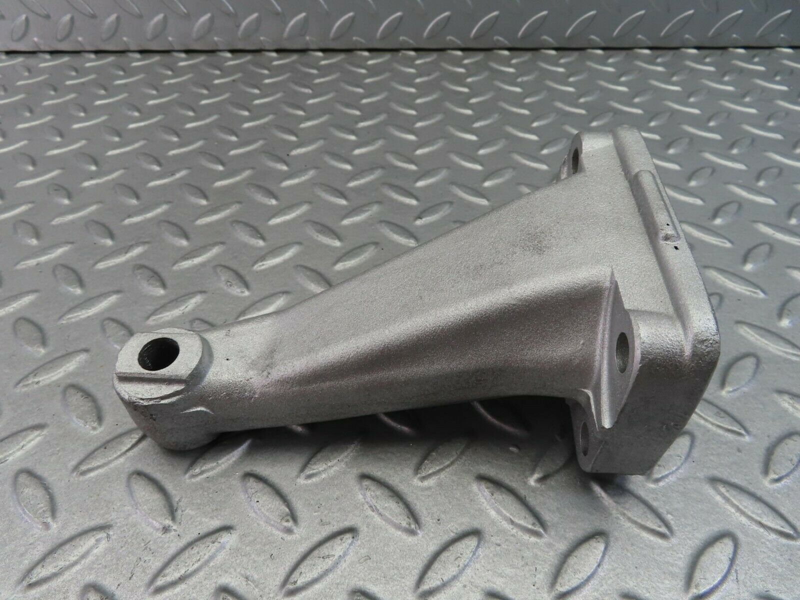 7967 Mercedes-Benz W115 220D Engine Mount Bracket Right Side 1152230504