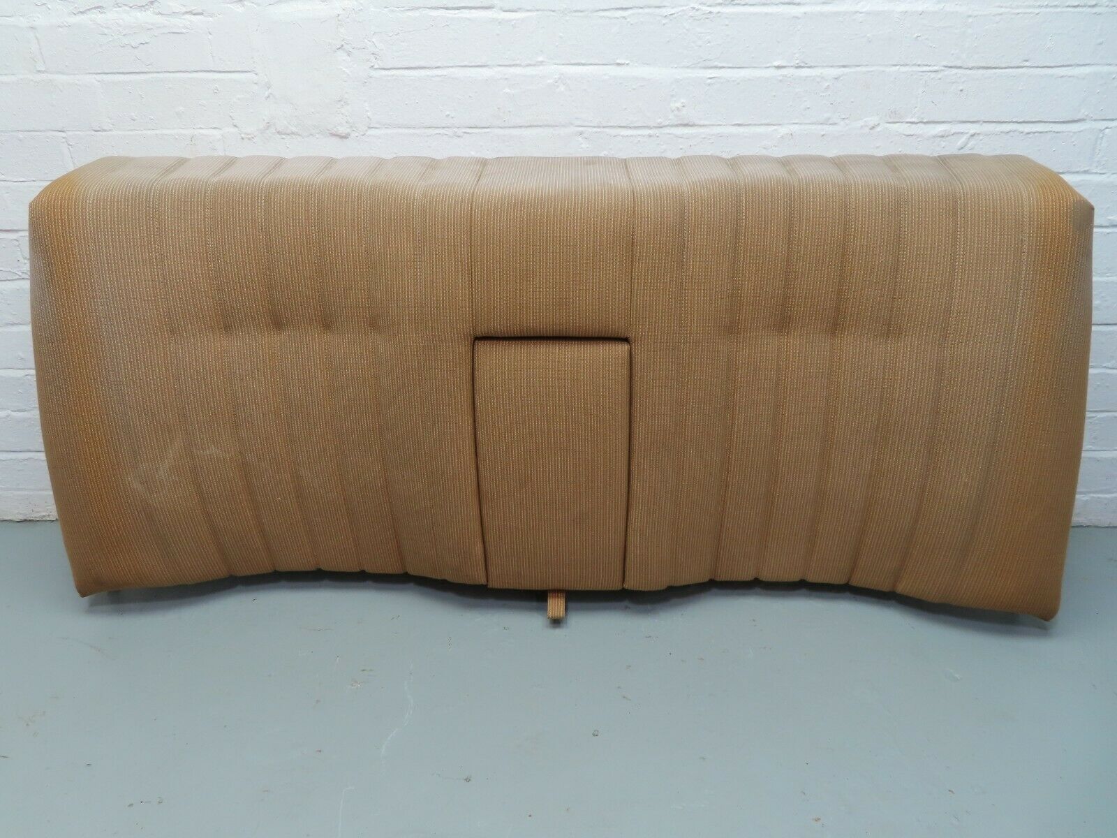 5901 Mercedes-Benz W123 200 Rear Seat