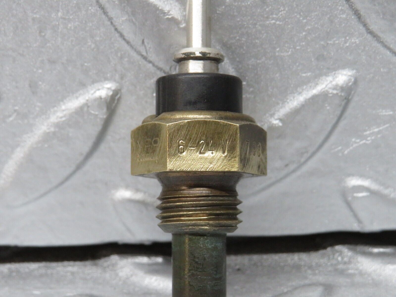 38129 Mercedes-Benz A124 320E Cabriolet Coolant Temperature Sensor VDO 0055421017