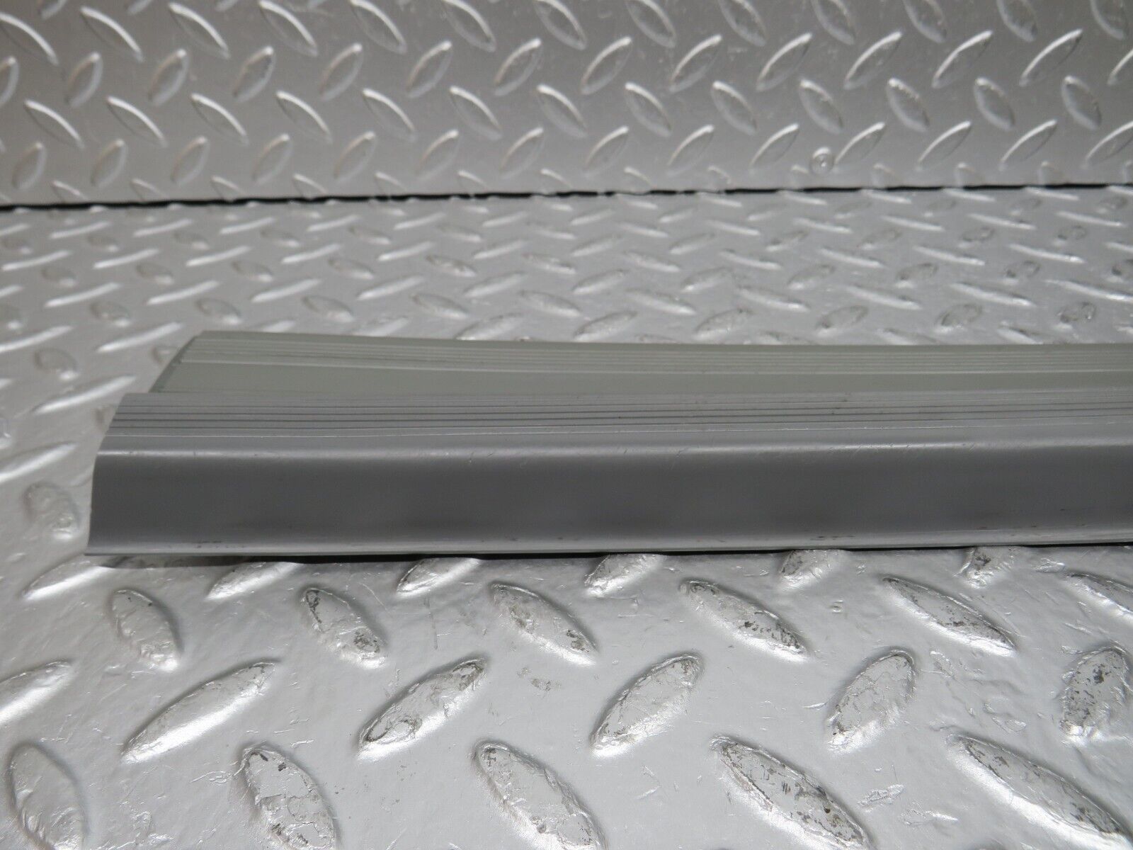 32318 Mercedes-Benz S124 300TE Wagon Rear Right Door Sill Trim