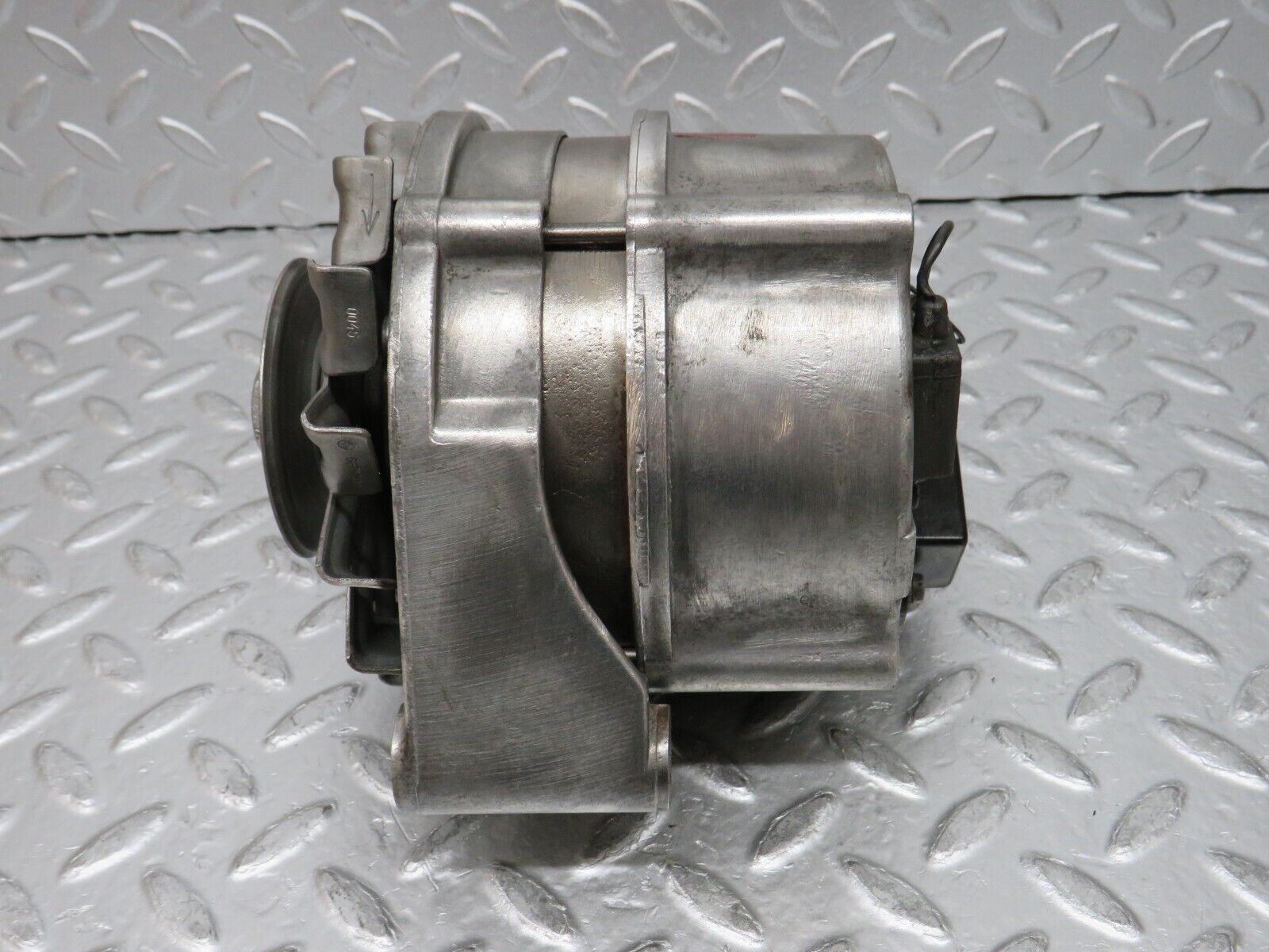 0050 Mercedes-Benz W116 350SE Alternator Bosch 0120489526