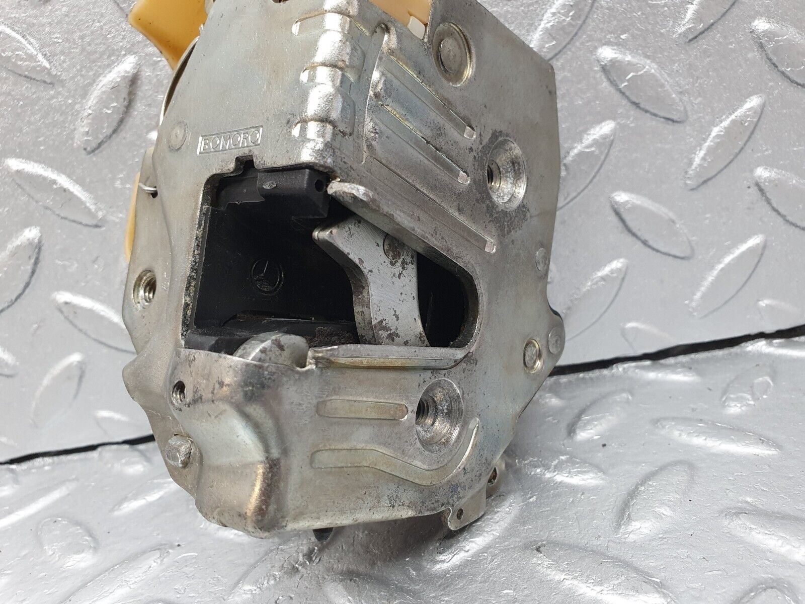 41501 Mercedes-Benz W124 200E Rear Right Door Lock Mechanism