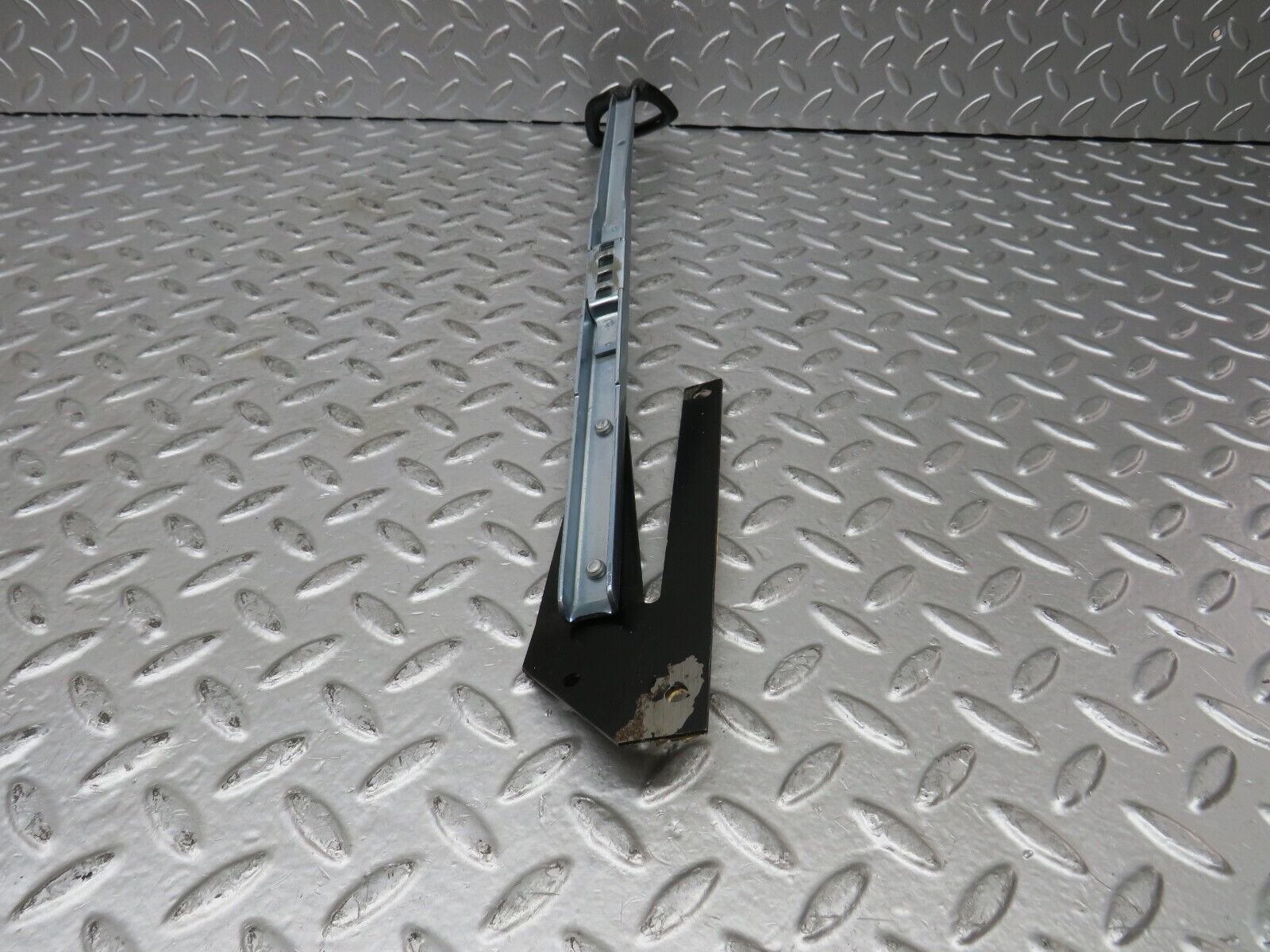 27452 Mercedes-Benz W123 280E Front Right Seat Sliding Adjust Handle