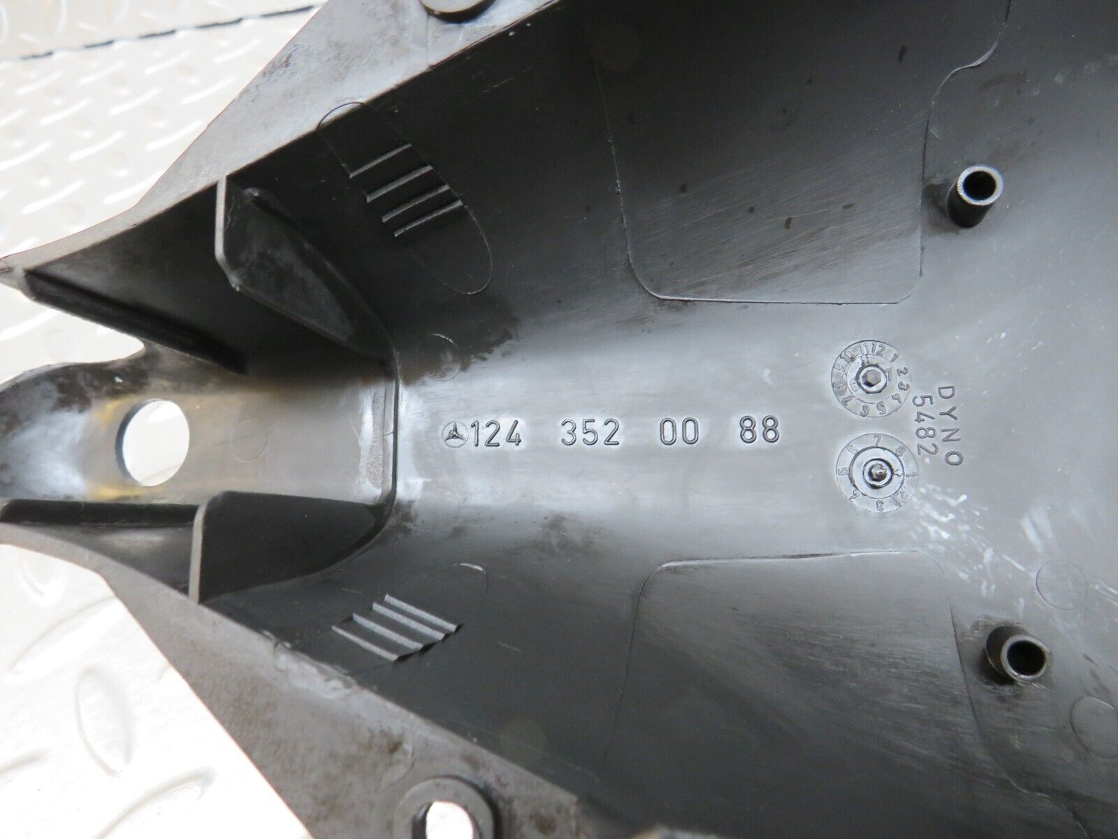 33574 Mercedes-Benz W201 190E 2.0L Rear Control Arm Cover Pair 1243520088