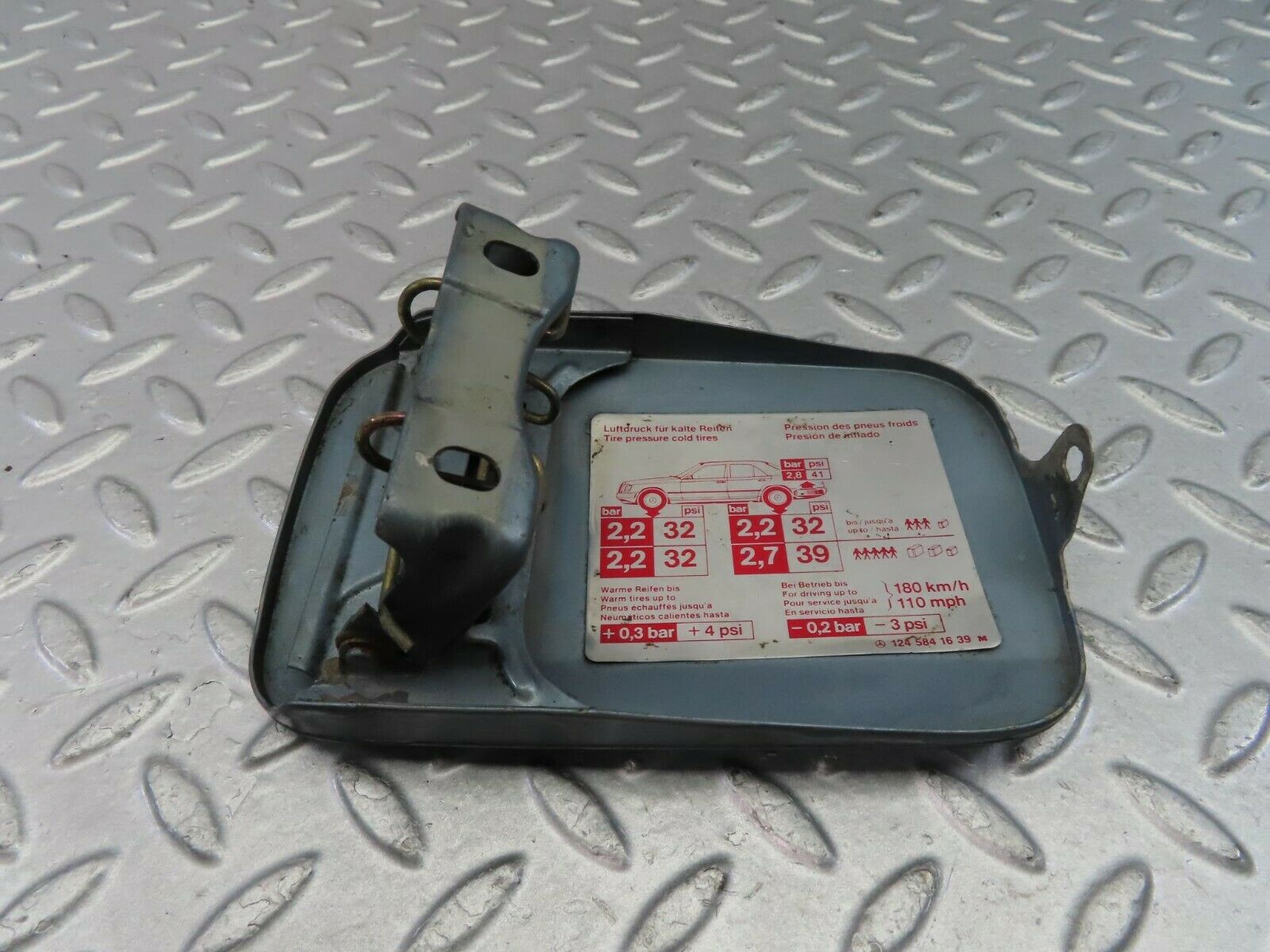 9323 Mercedes-Benz C124 300CE Coupe Fuel Tank Flap Cap 1245841639