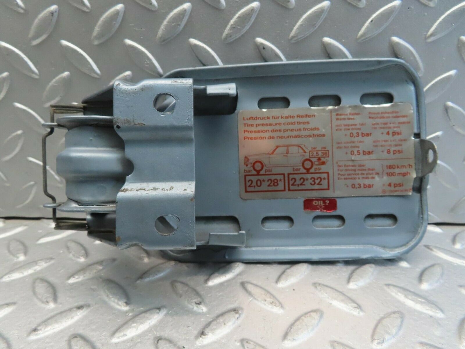 11518 Mercedes-Benz C123 230CE Coupe Fuel Tank Flap Cap 1235840039