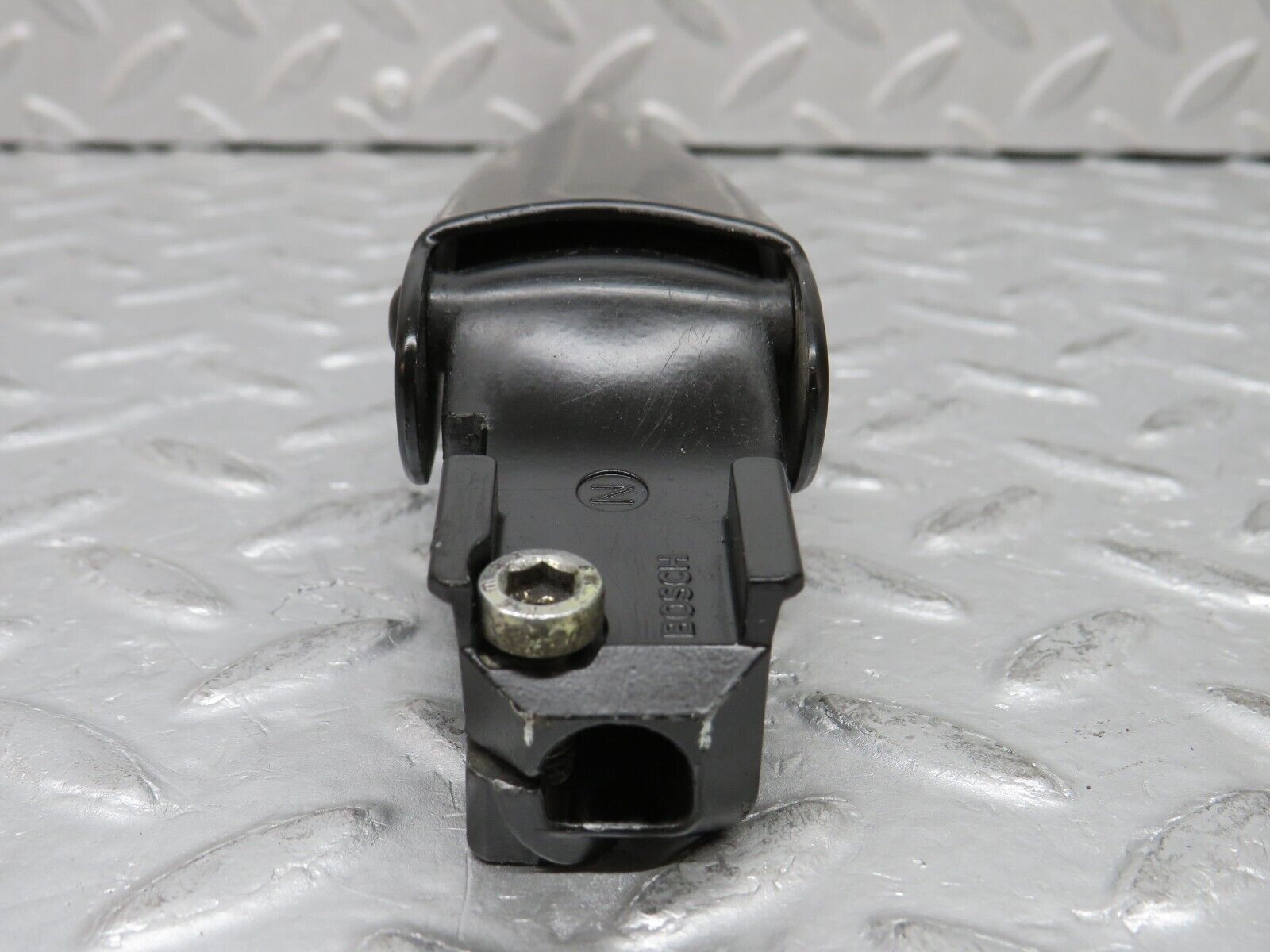 37866 Mercedes-Benz A124 320E Cabriolet Wiper Arm Bosch