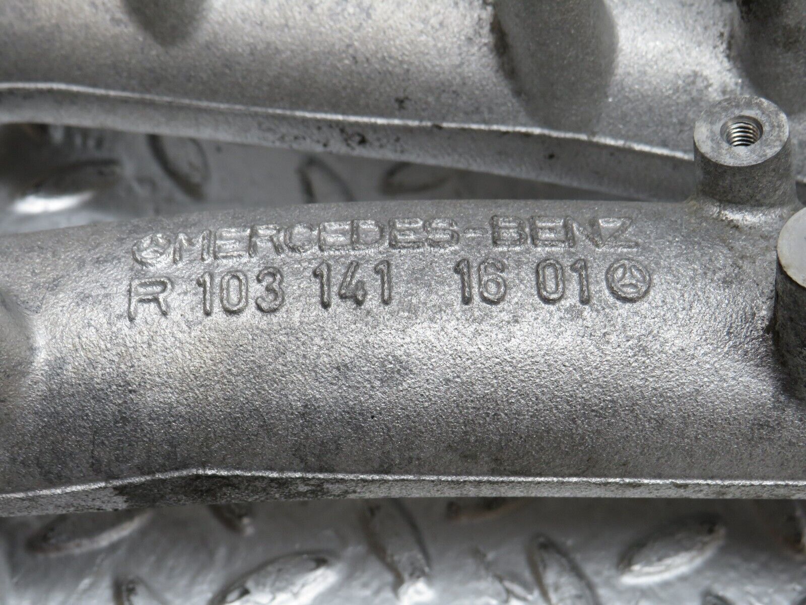 34207 Mercedes-Benz W124 260E Intake Manifold 1031411601